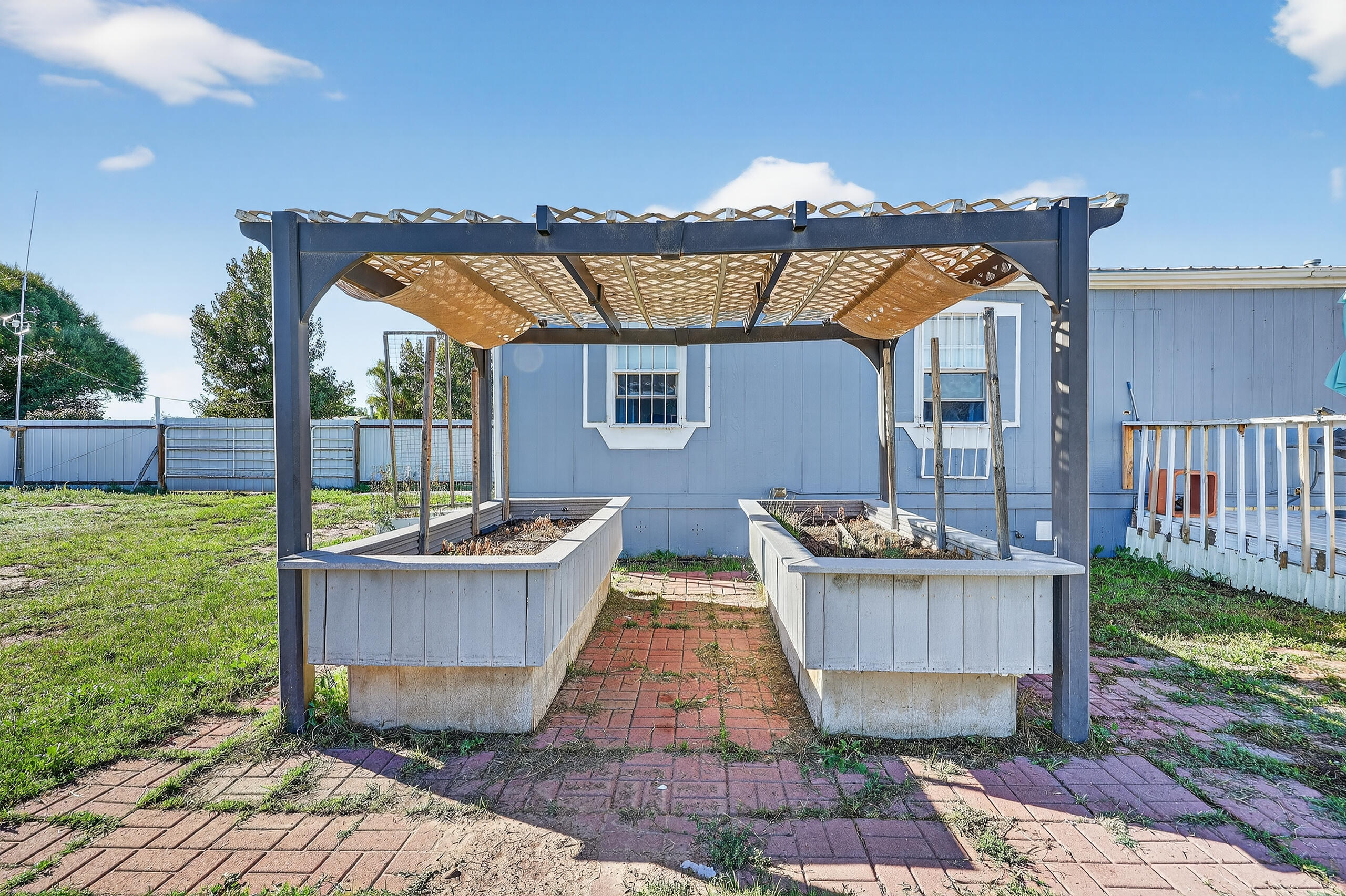 33 JARDIN Road