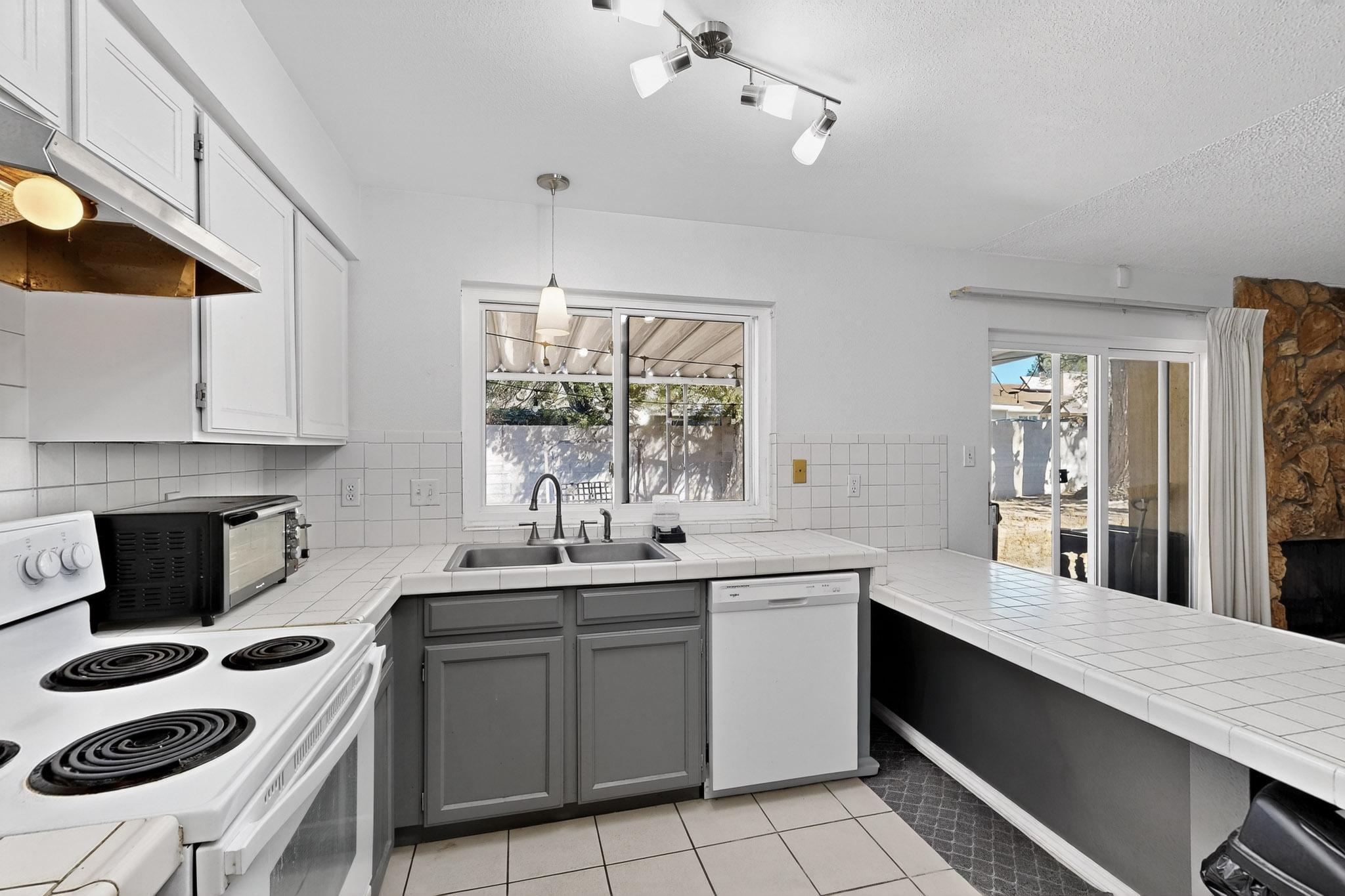 7101 WELTON Drive NE