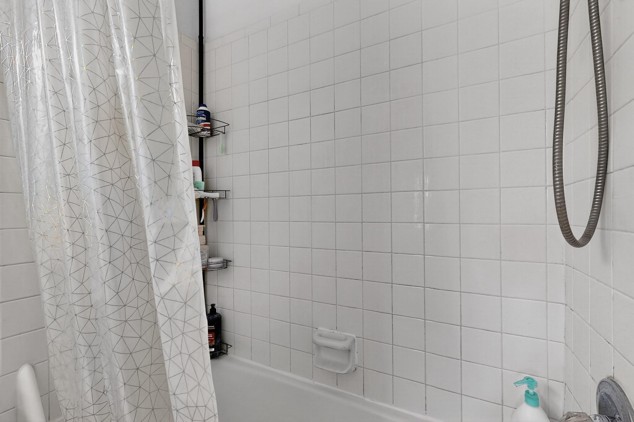 7101 WELTON Drive NE