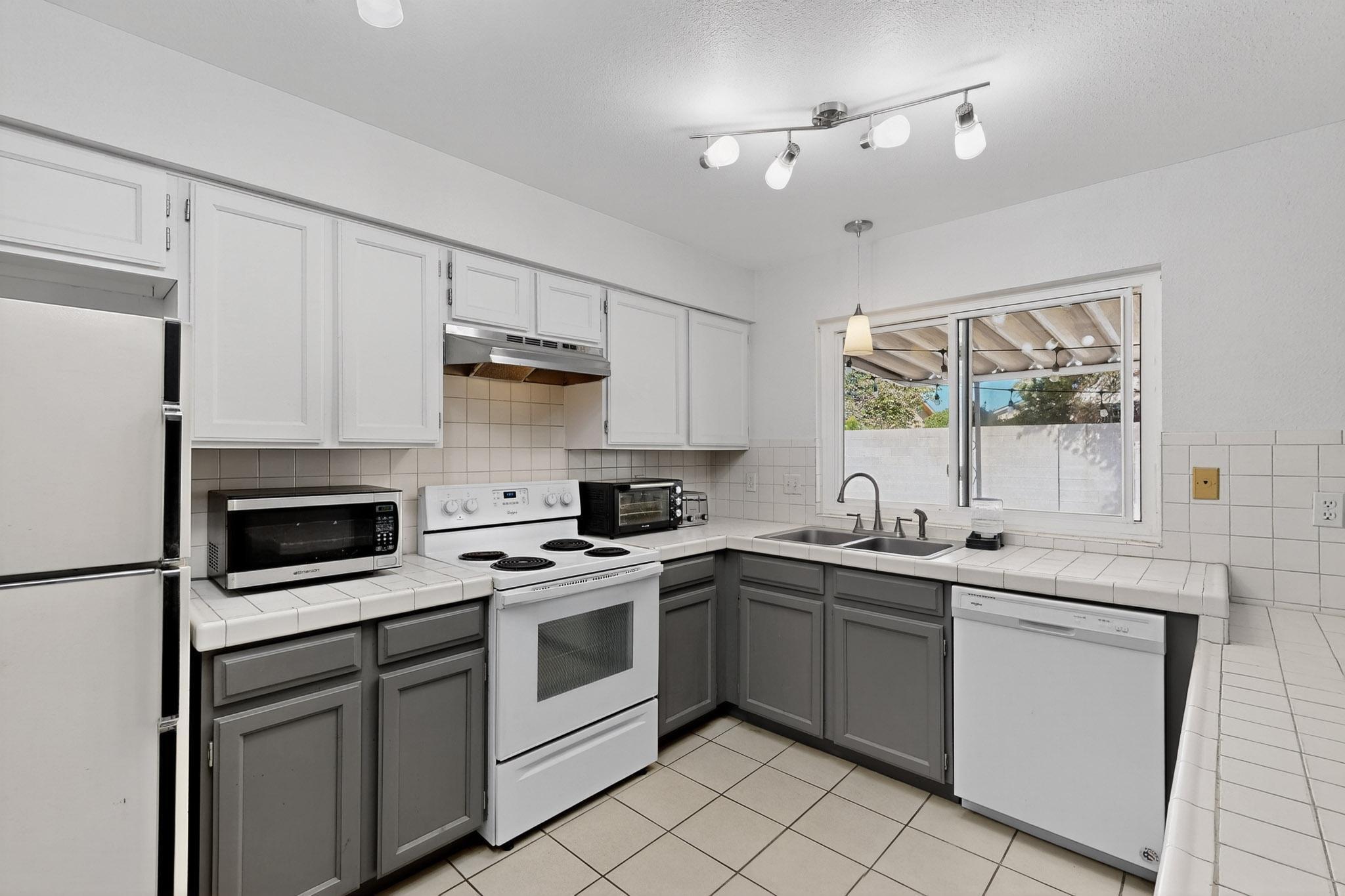 7101 WELTON Drive NE