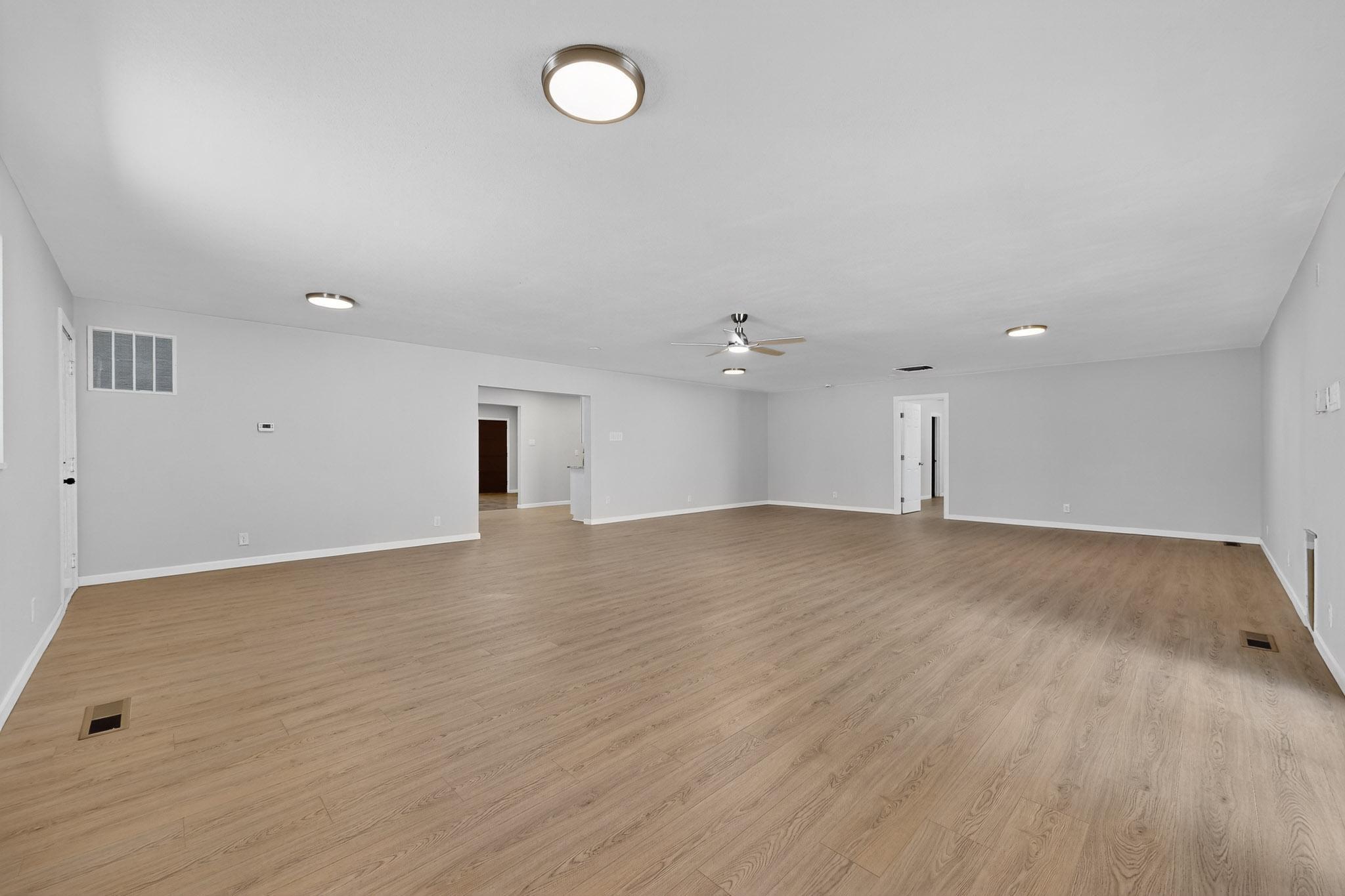 5001 DOUGLAS MACARTHUR Road NE