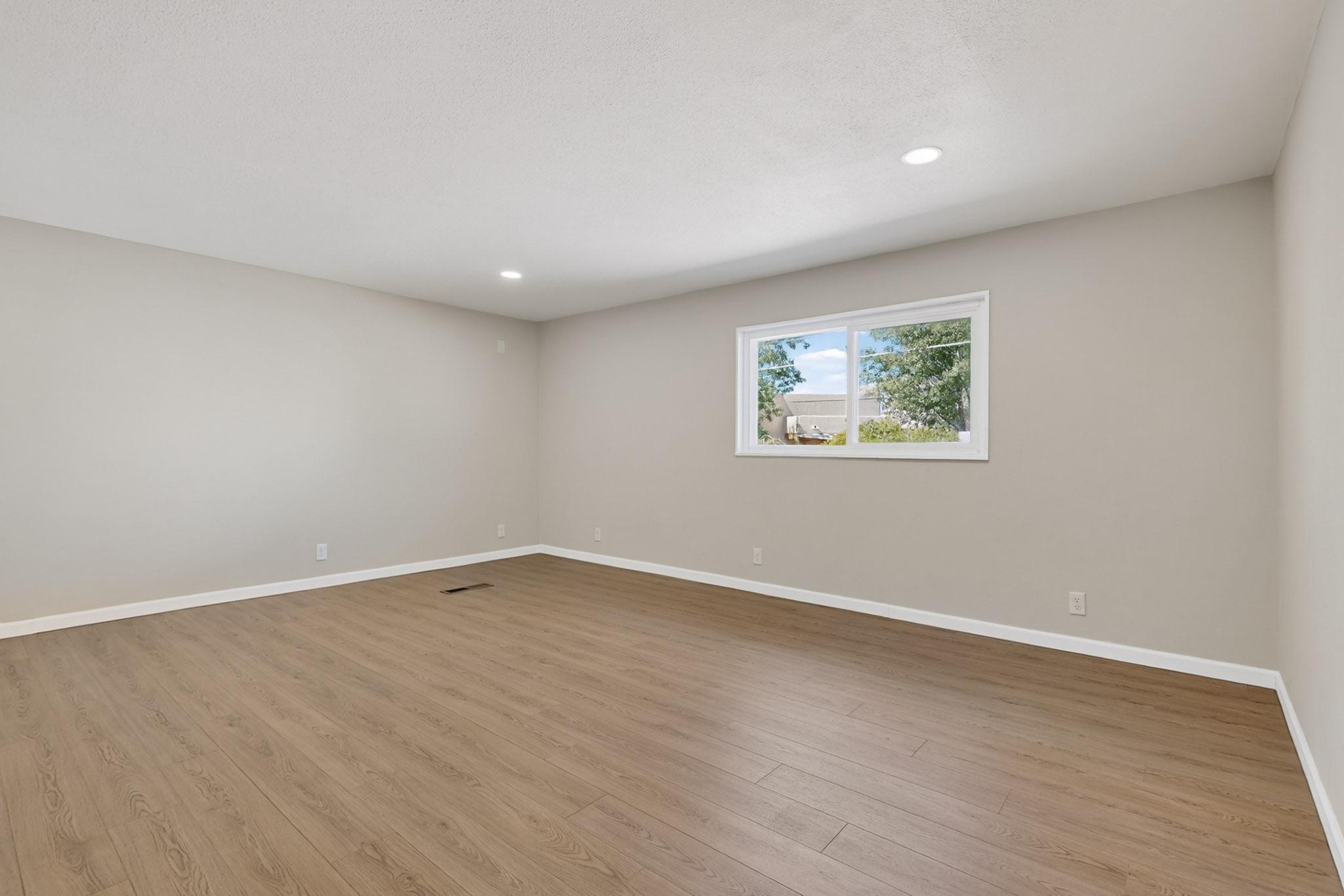 5001 DOUGLAS MACARTHUR Road NE