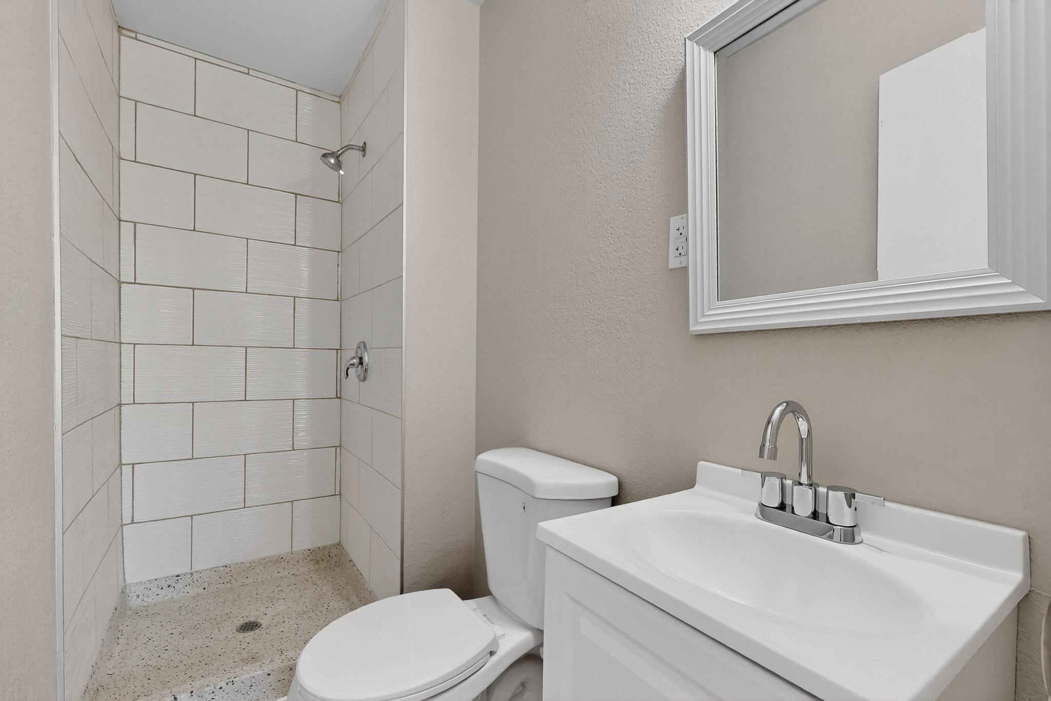 5001 DOUGLAS MACARTHUR Road NE