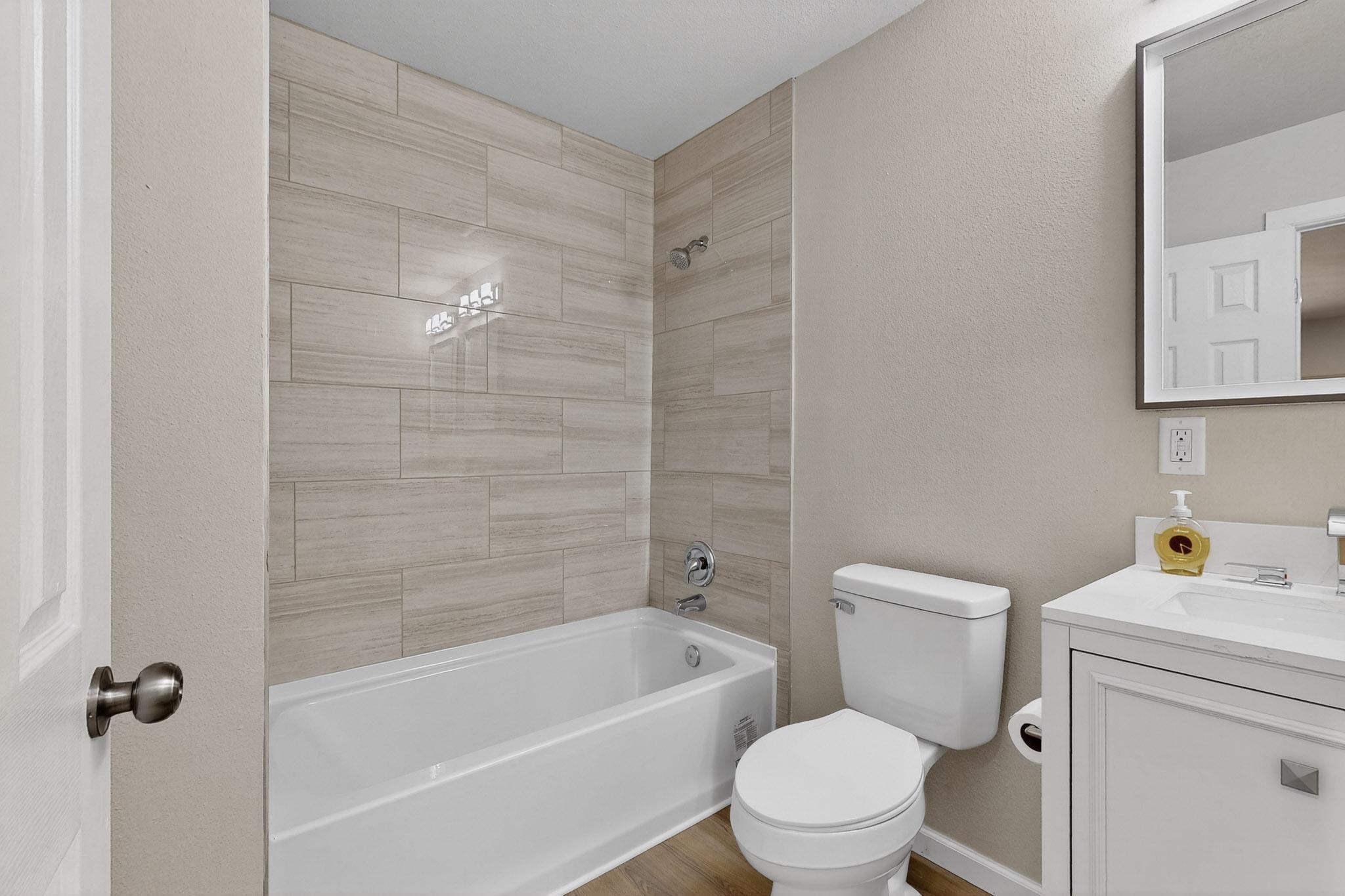 5001 DOUGLAS MACARTHUR Road NE