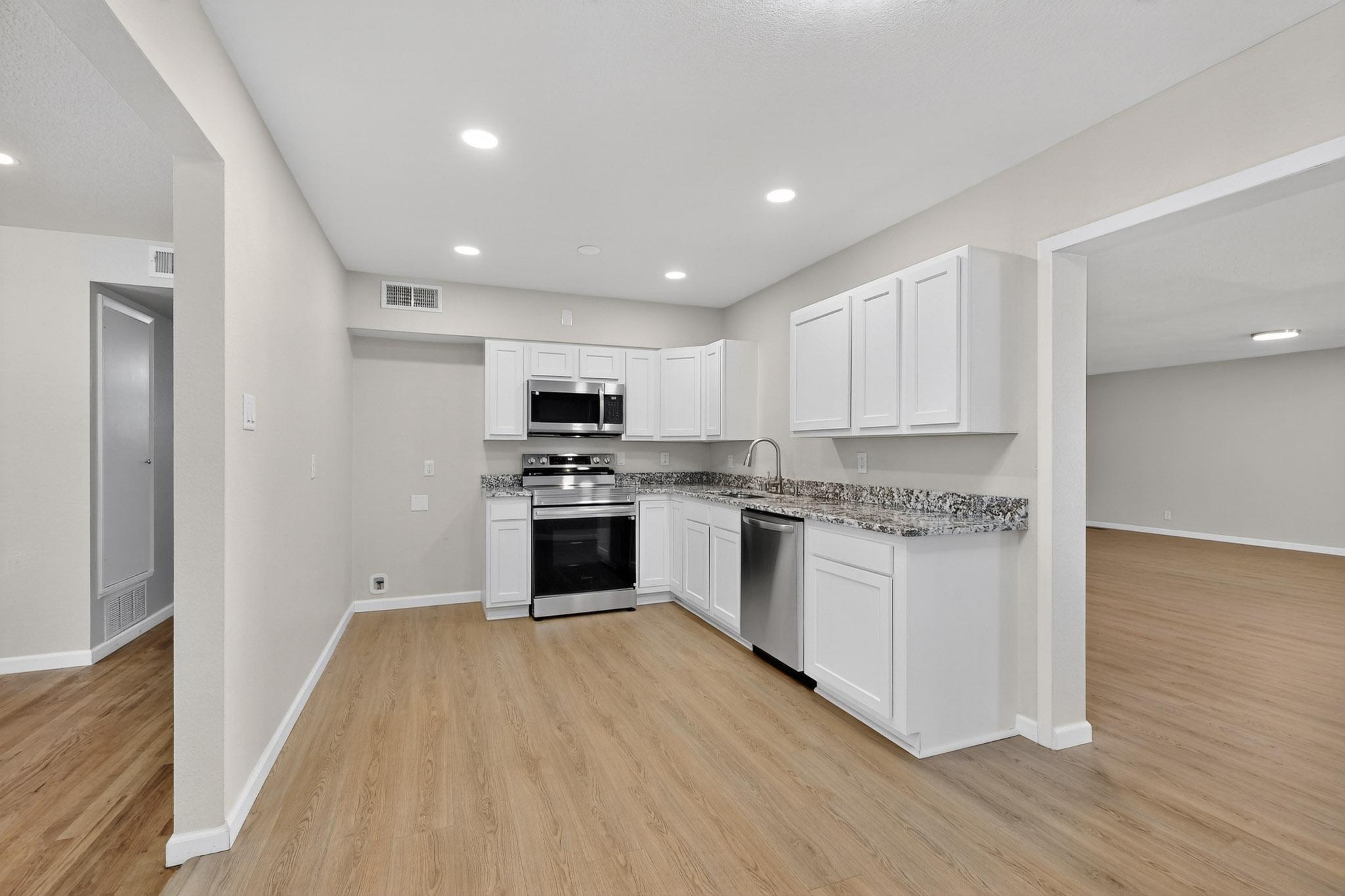 5001 DOUGLAS MACARTHUR Road NE