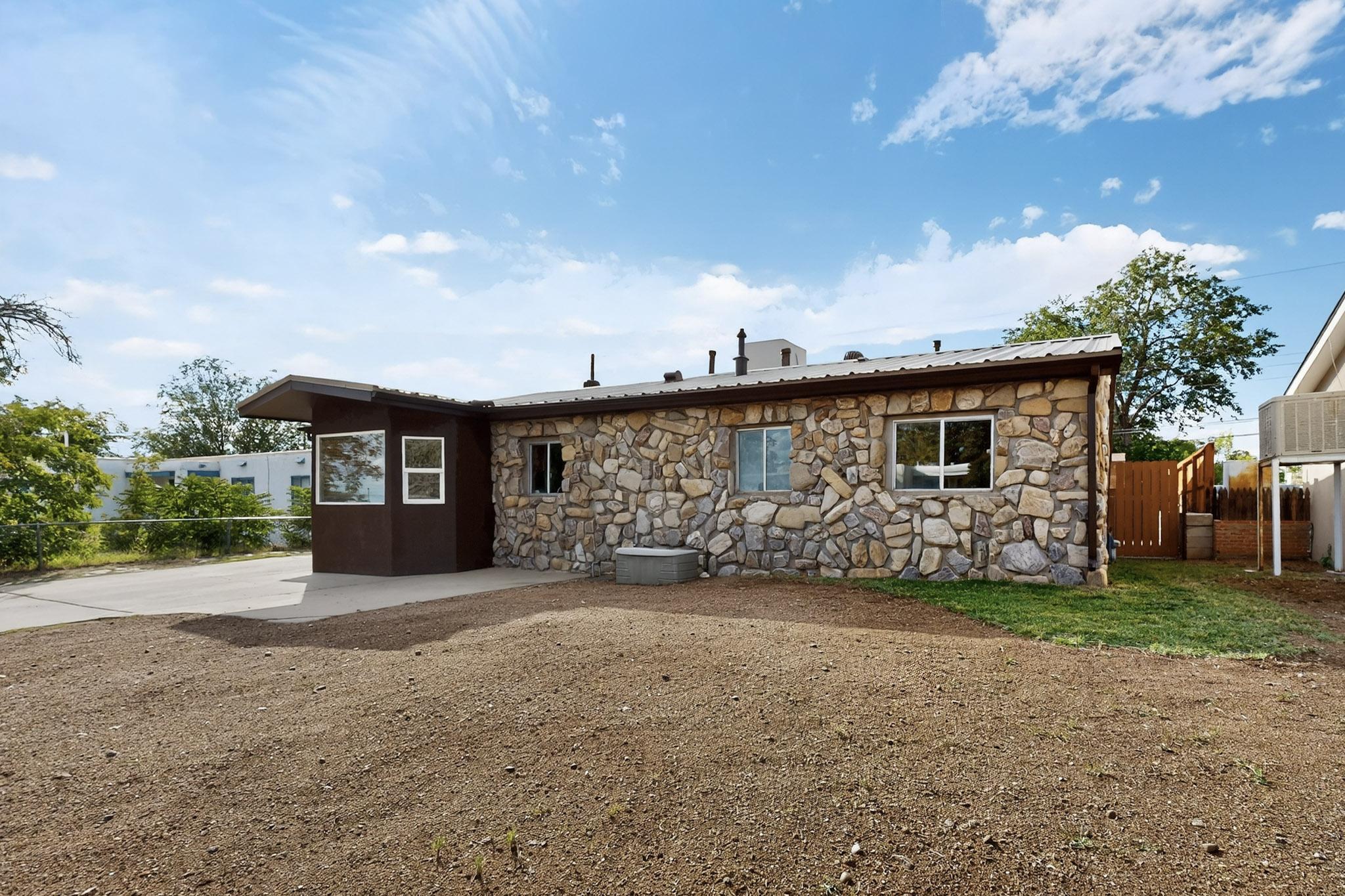 1011 CLAUDINE Street NE