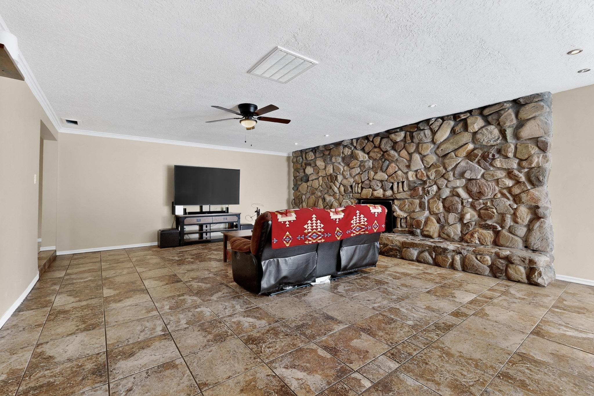 1011 CLAUDINE Street NE