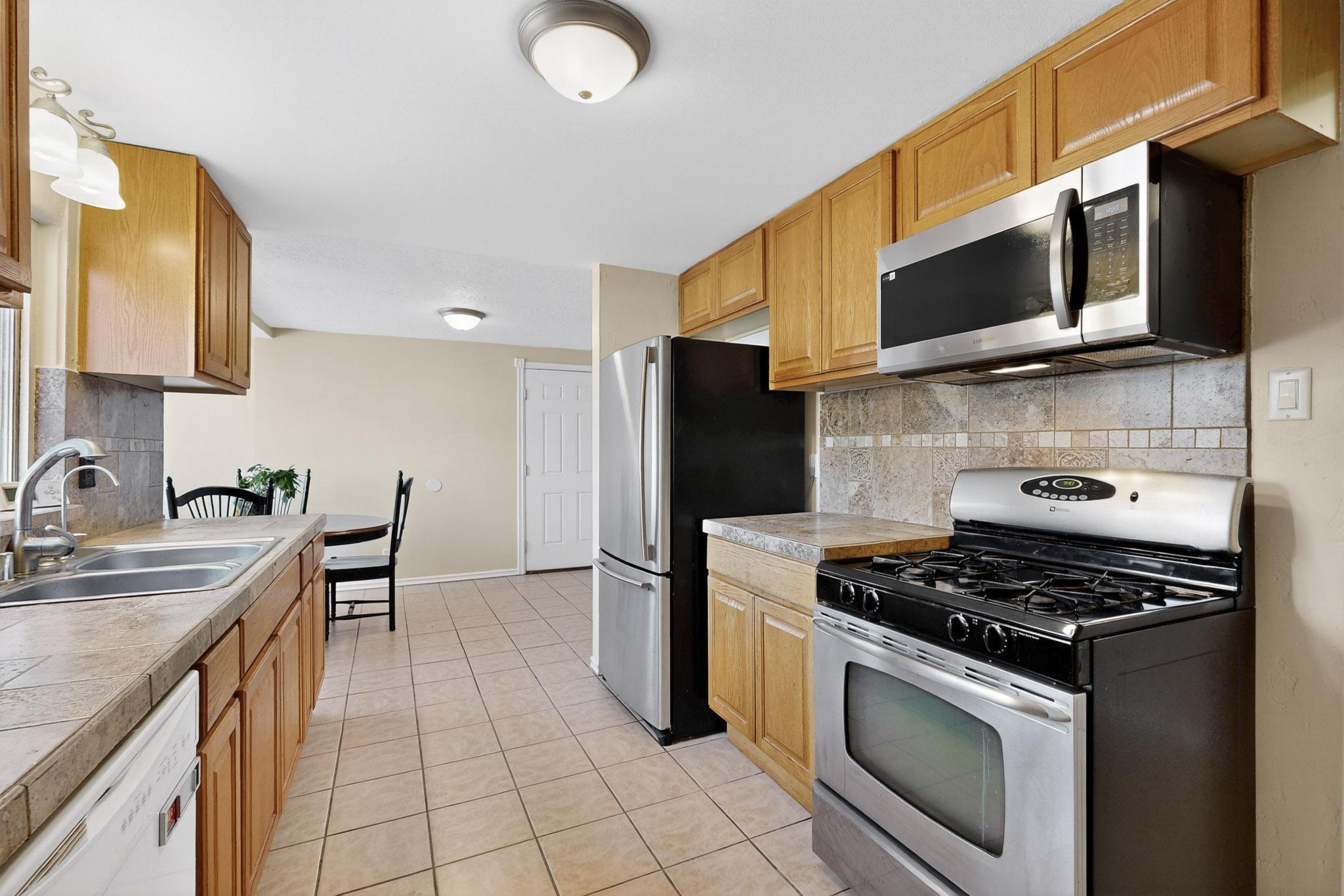 1011 CLAUDINE Street NE