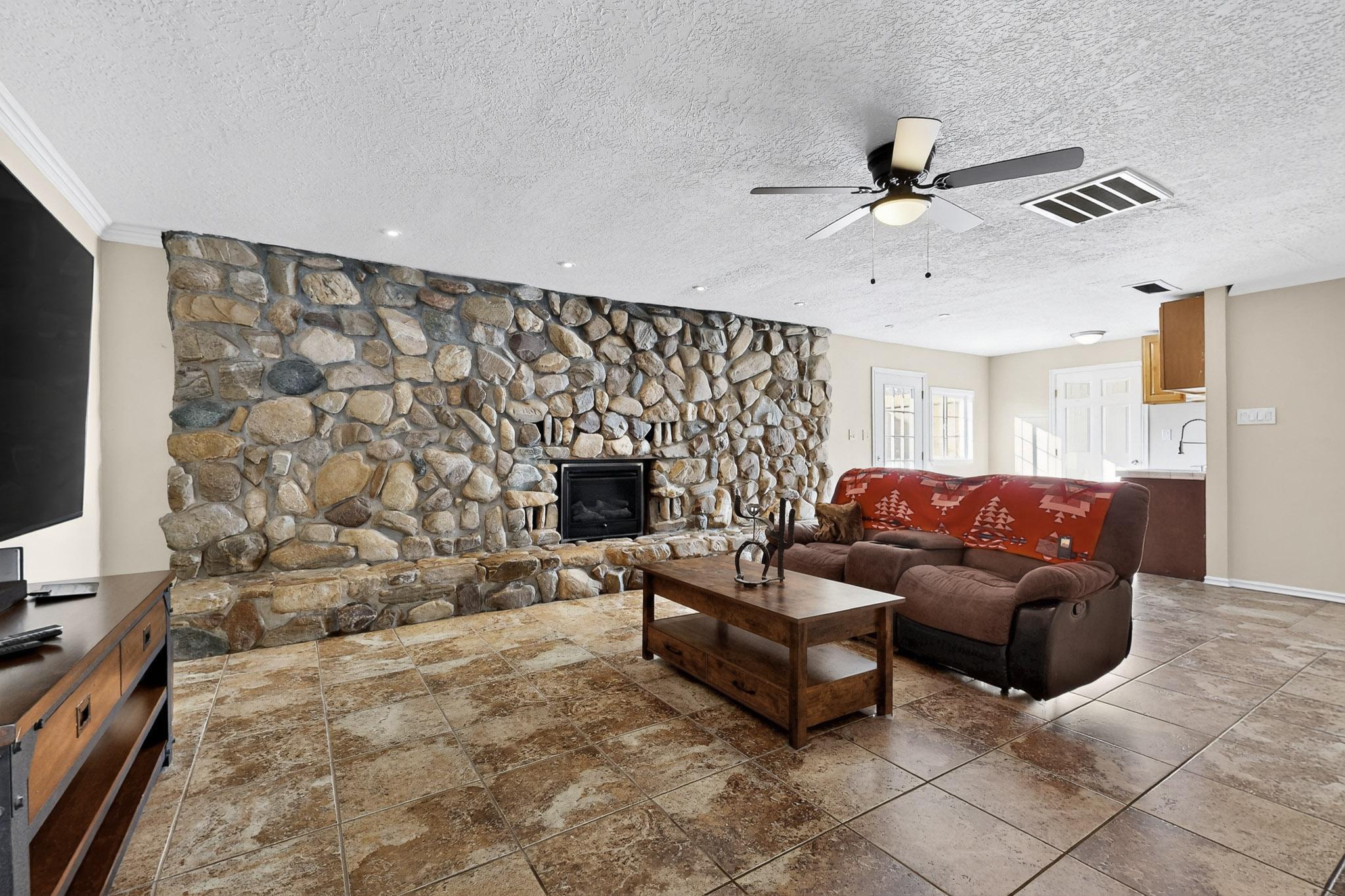 1011 CLAUDINE Street NE