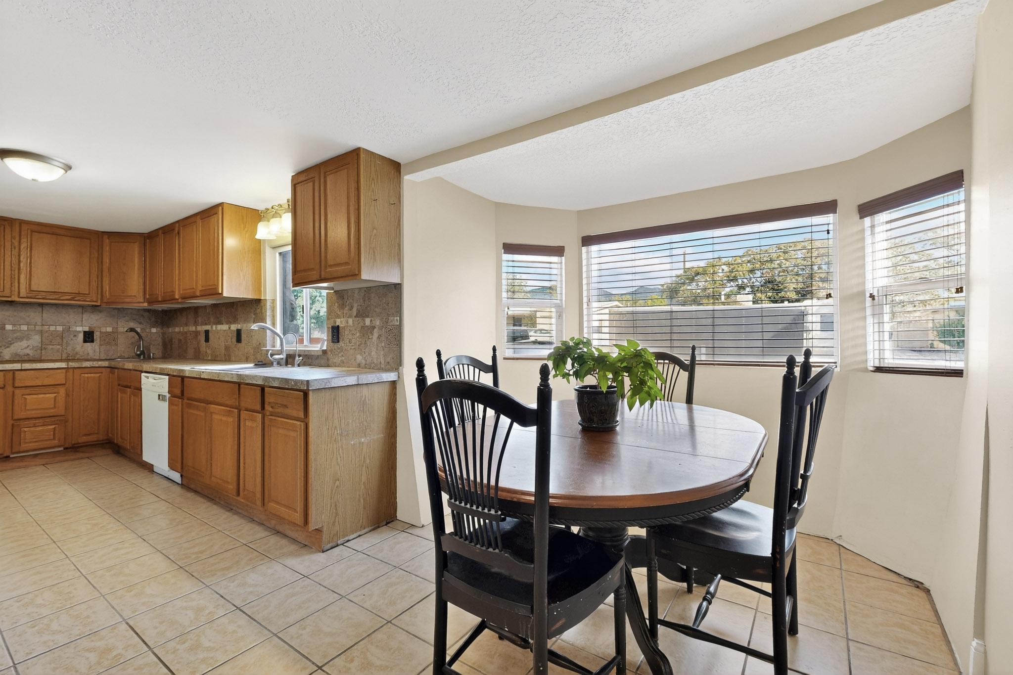 1011 CLAUDINE Street NE