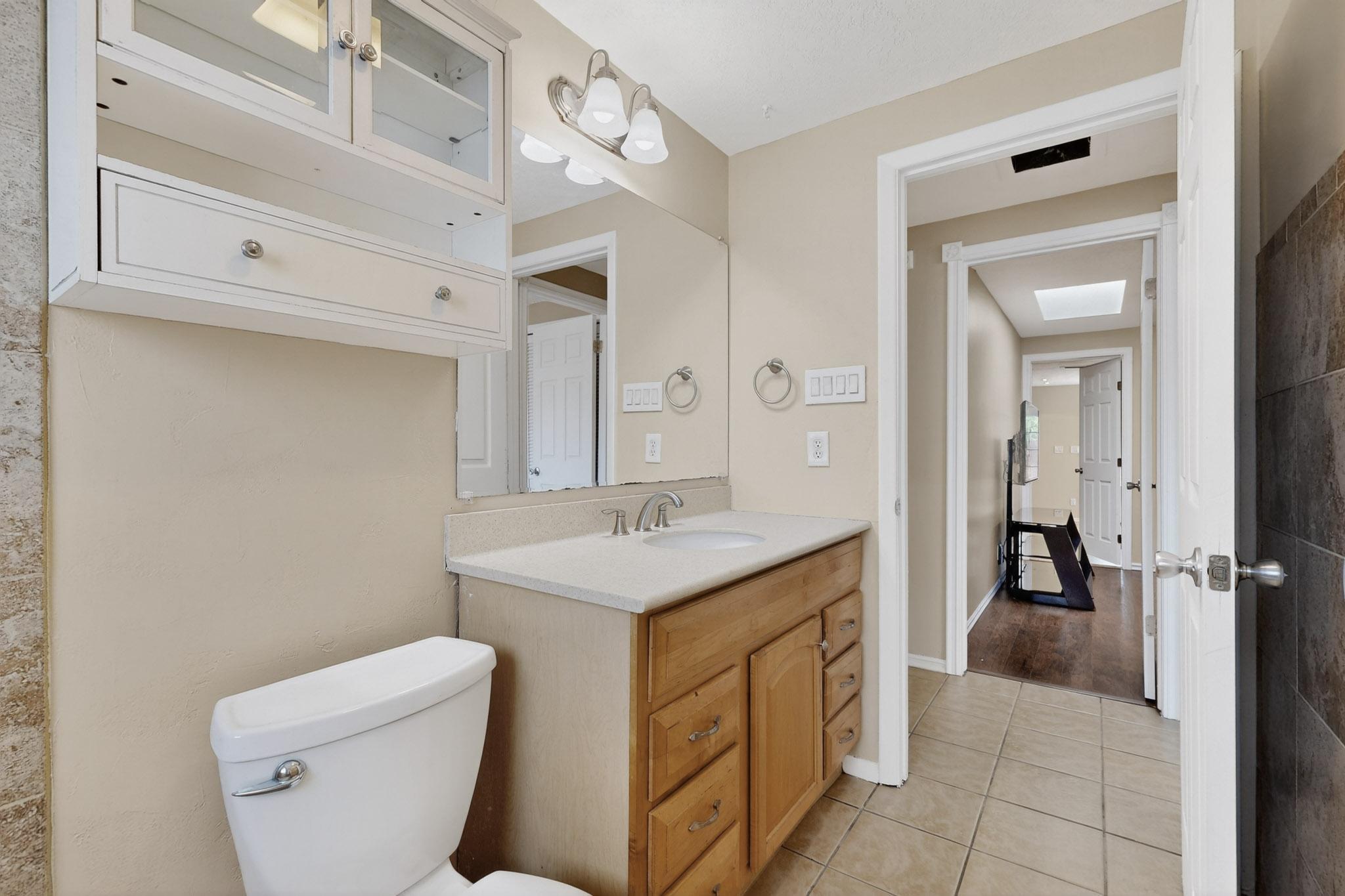 1011 CLAUDINE Street NE