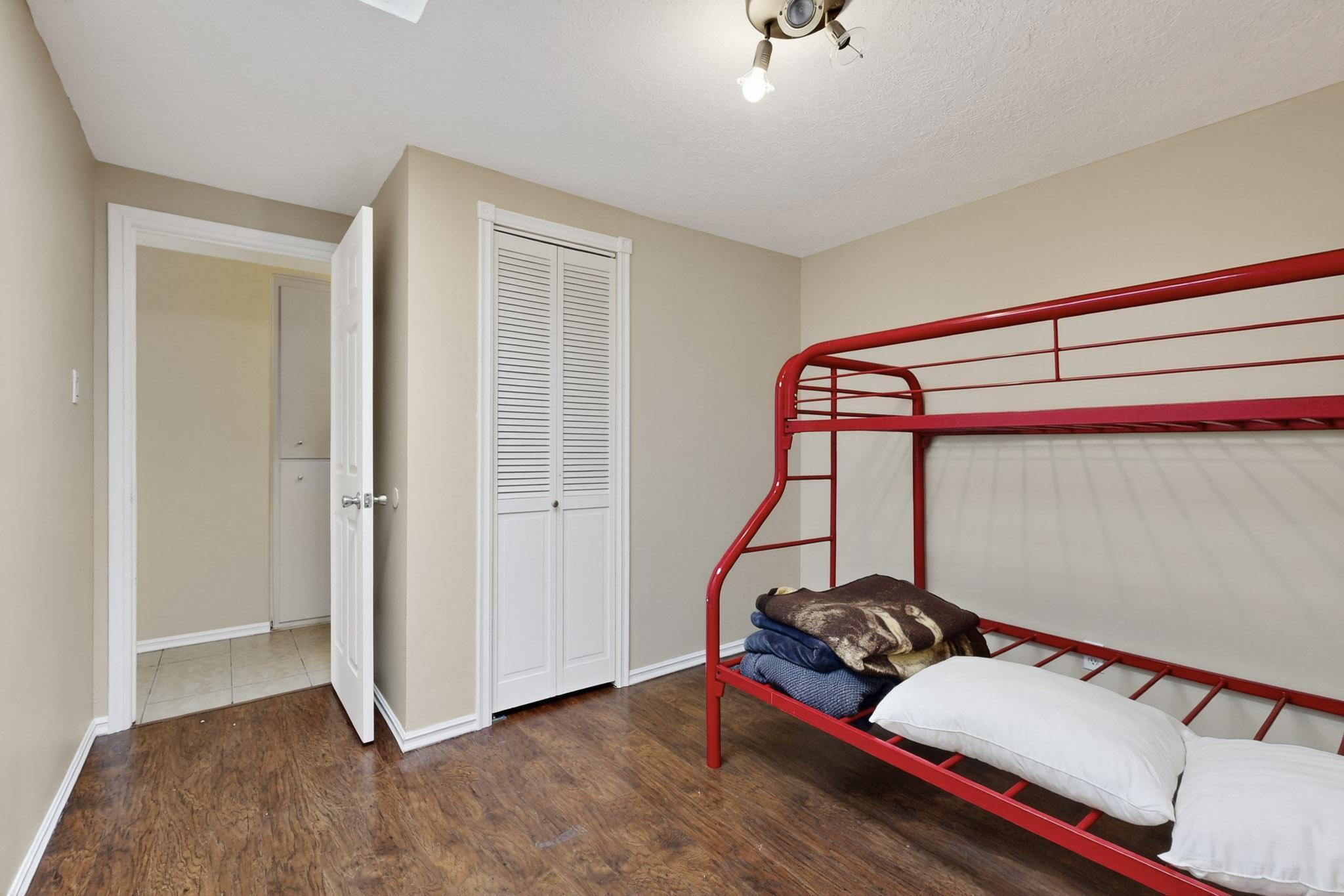 1011 CLAUDINE Street NE