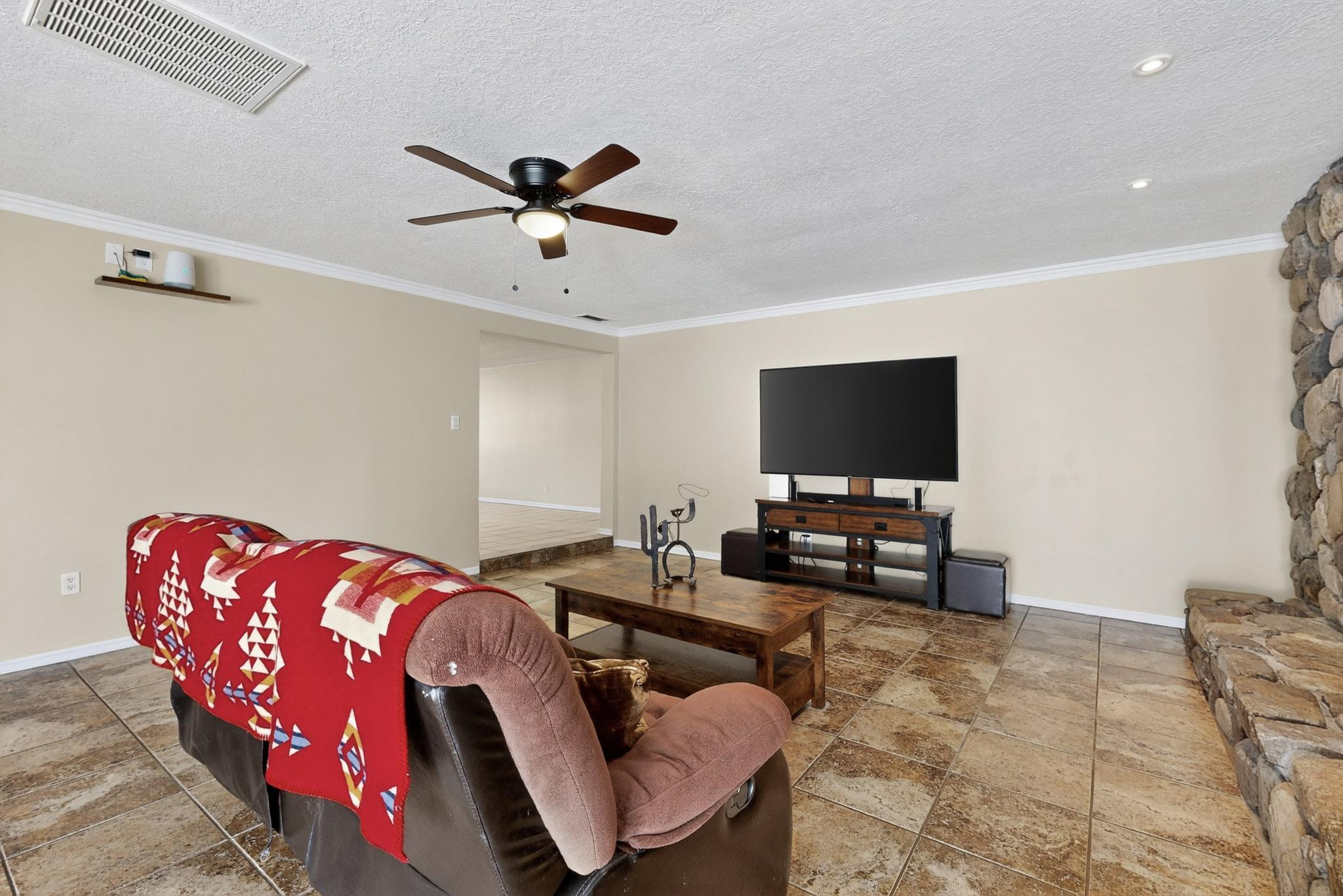 1011 CLAUDINE Street NE