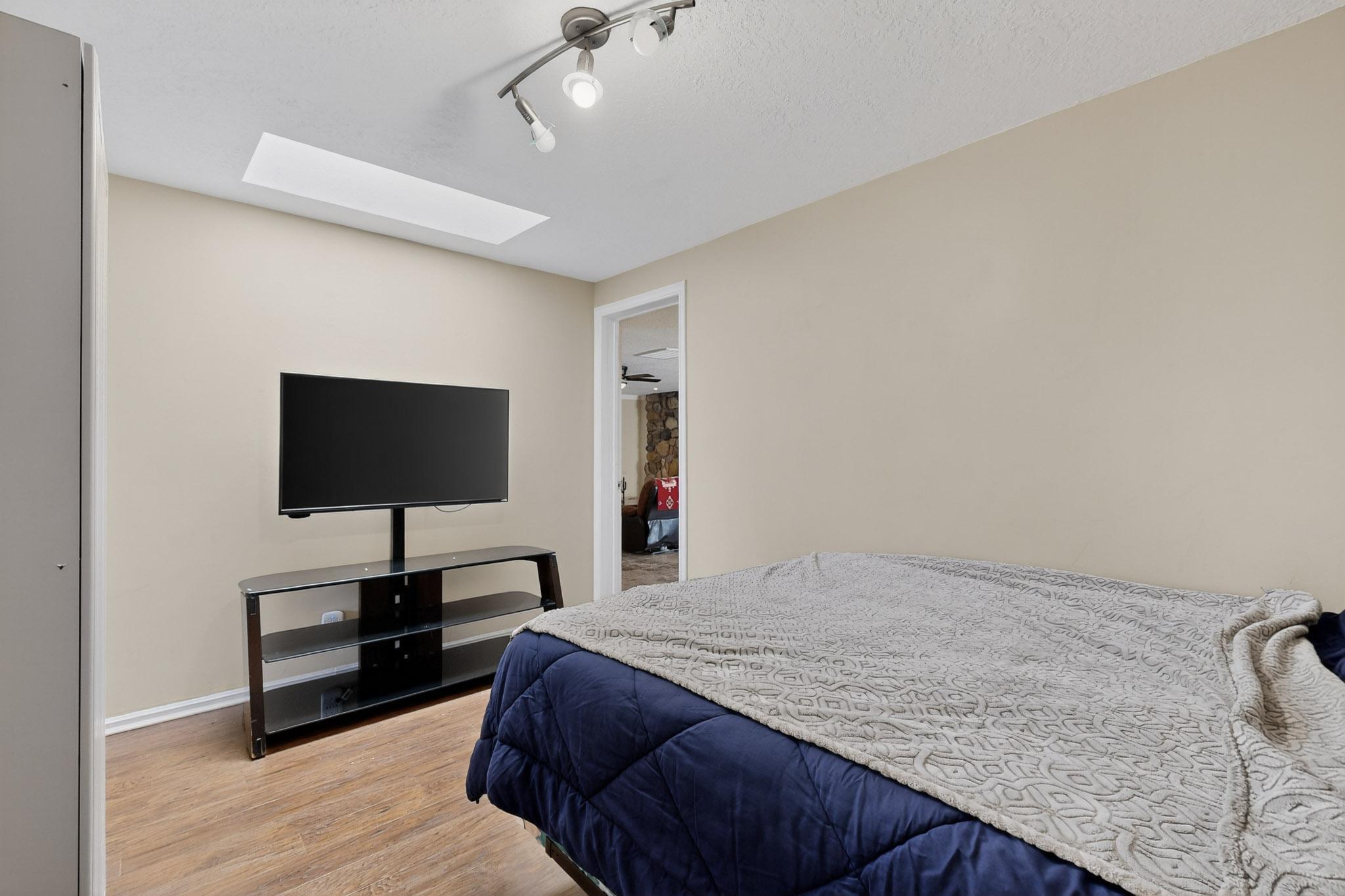 1011 CLAUDINE Street NE