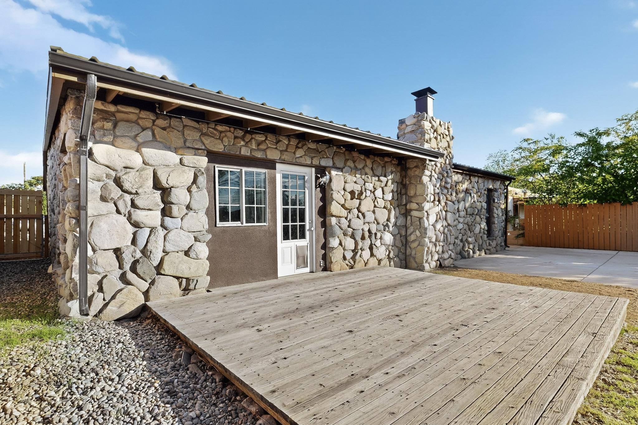 1011 CLAUDINE Street NE