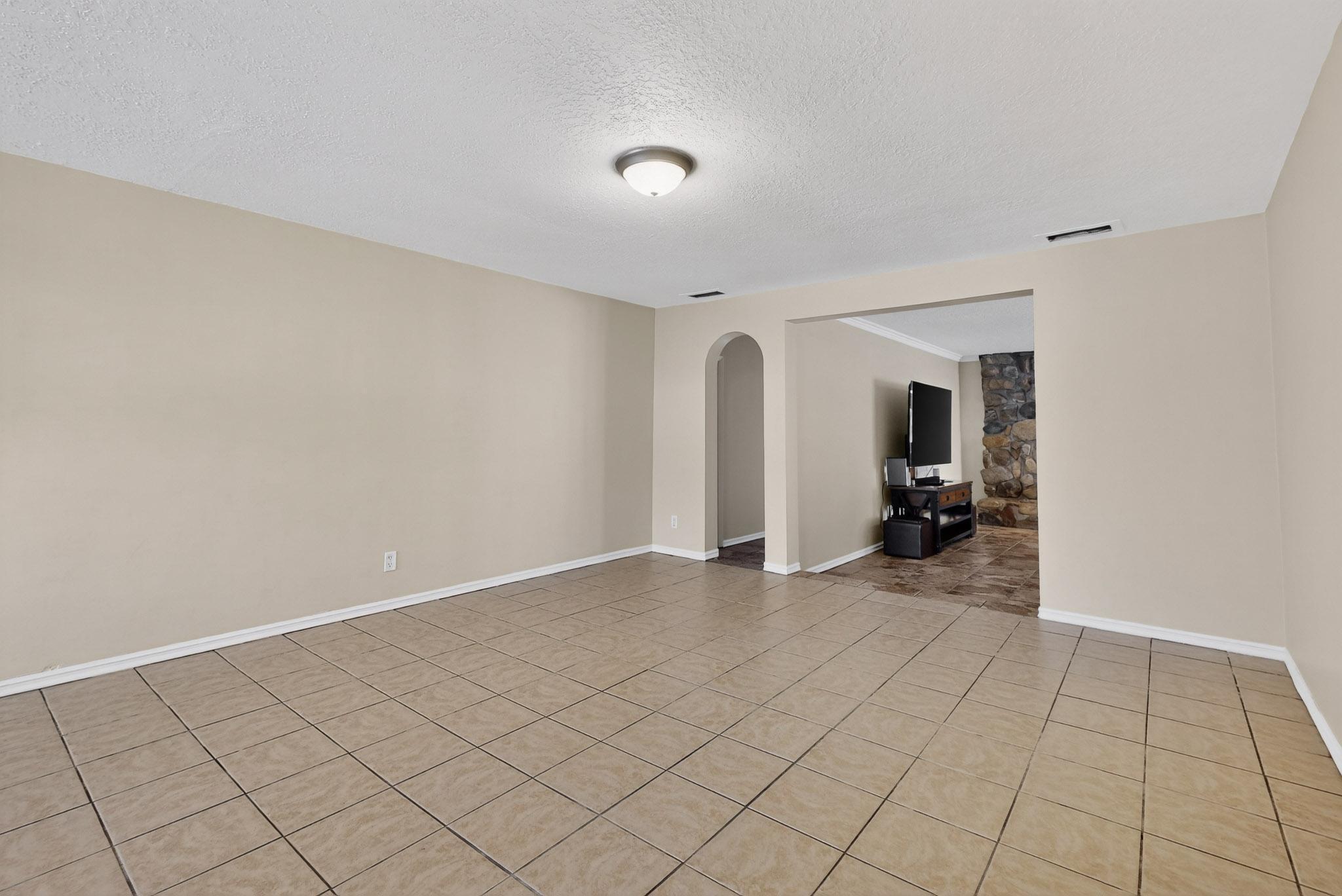 1011 CLAUDINE Street NE