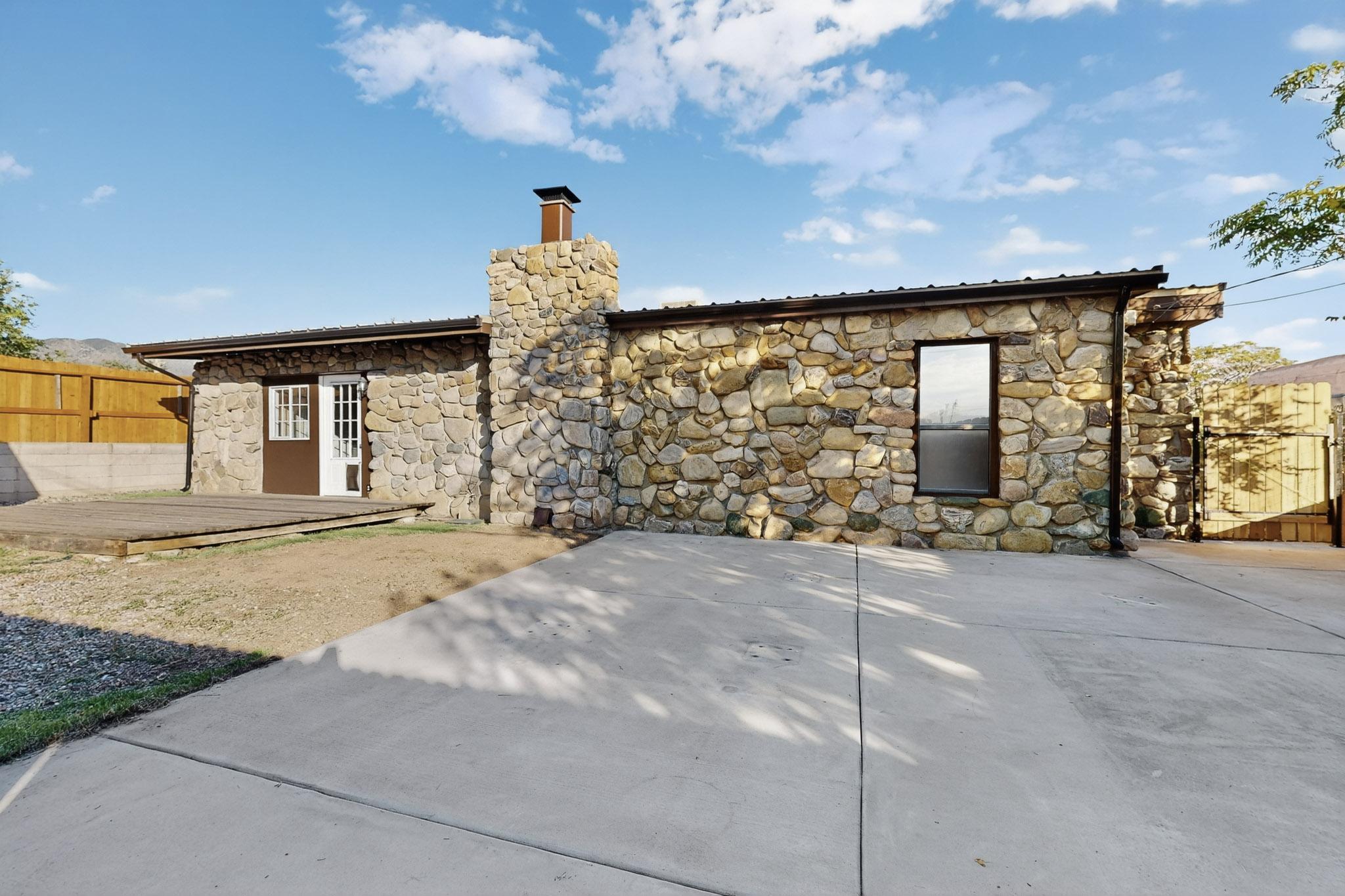 1011 CLAUDINE Street NE