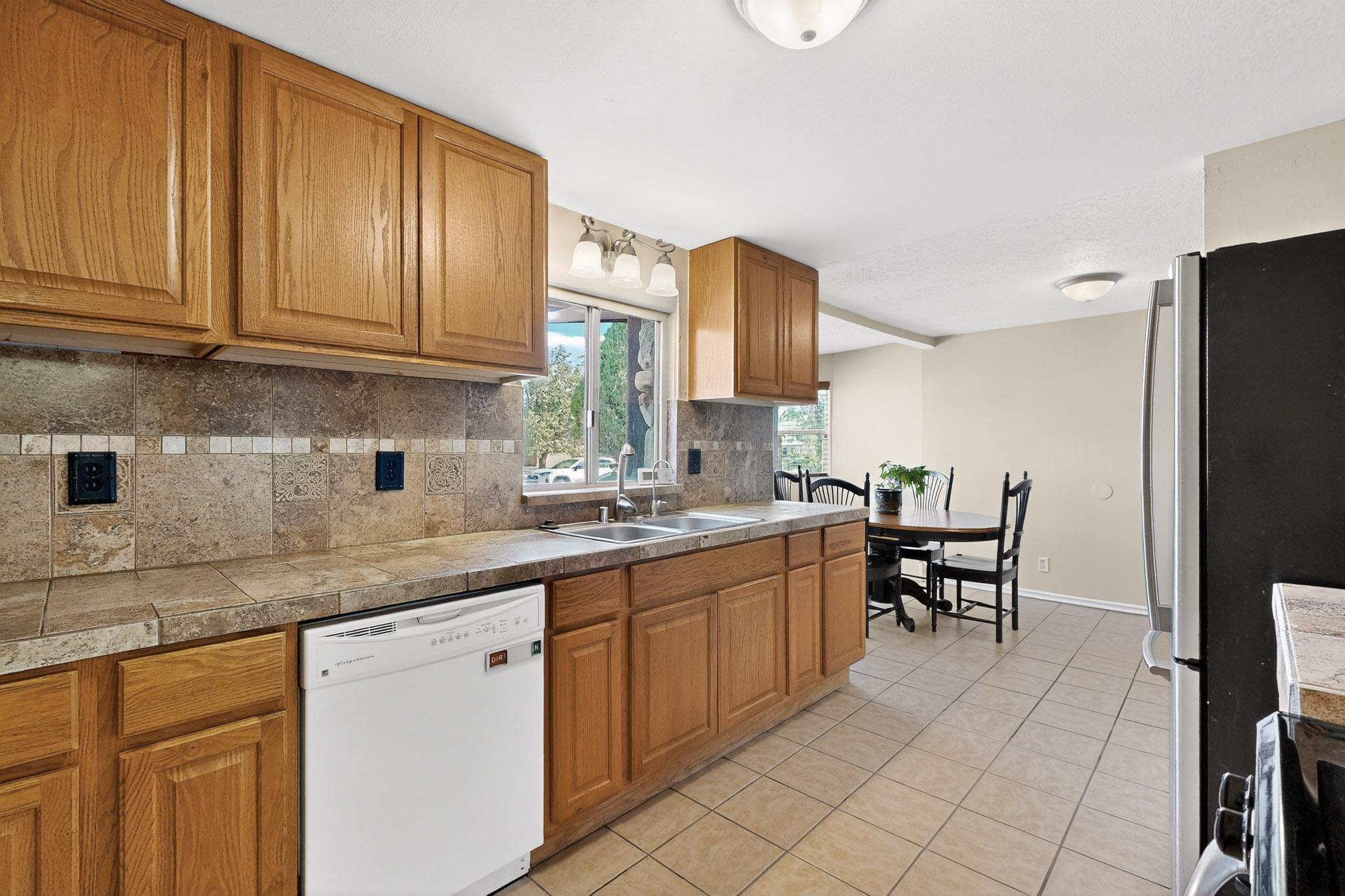 1011 CLAUDINE Street NE