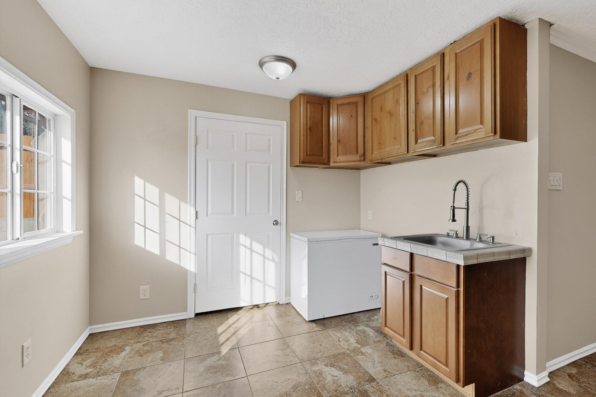 1011 CLAUDINE Street NE