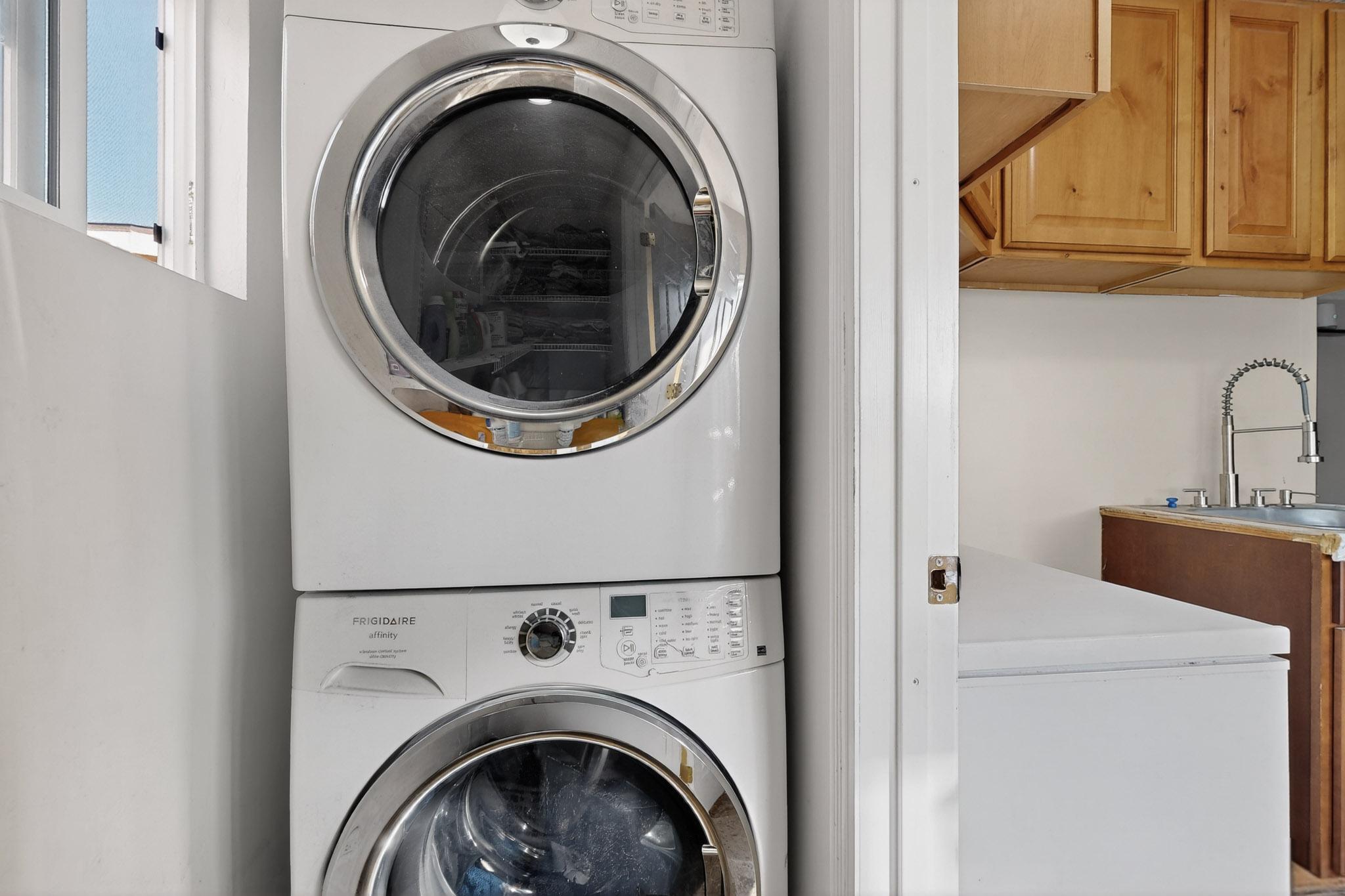 1011 CLAUDINE Street NE