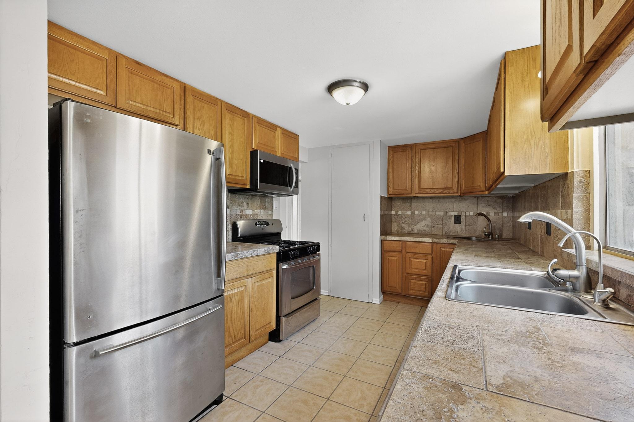 1011 CLAUDINE Street NE