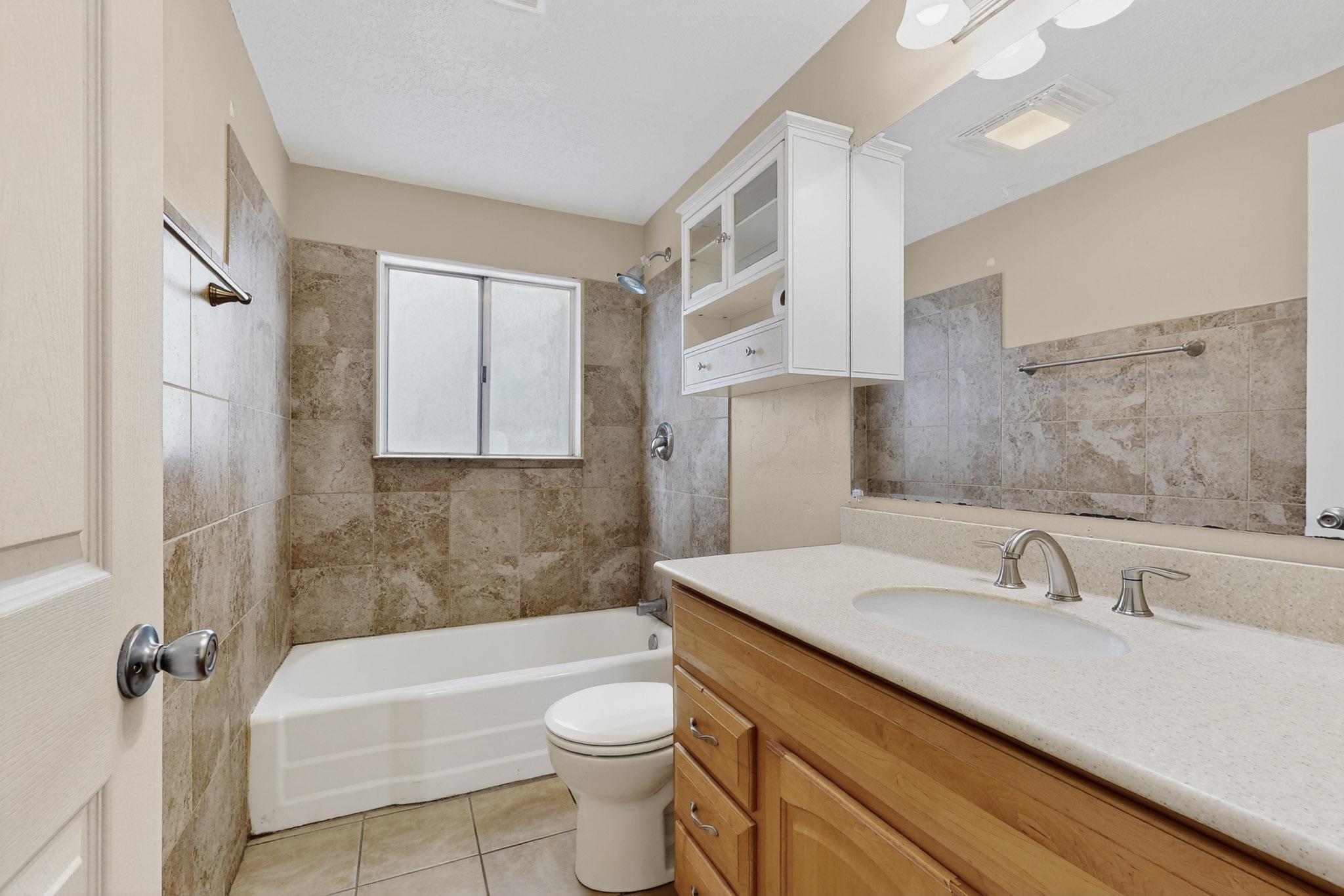 1011 CLAUDINE Street NE