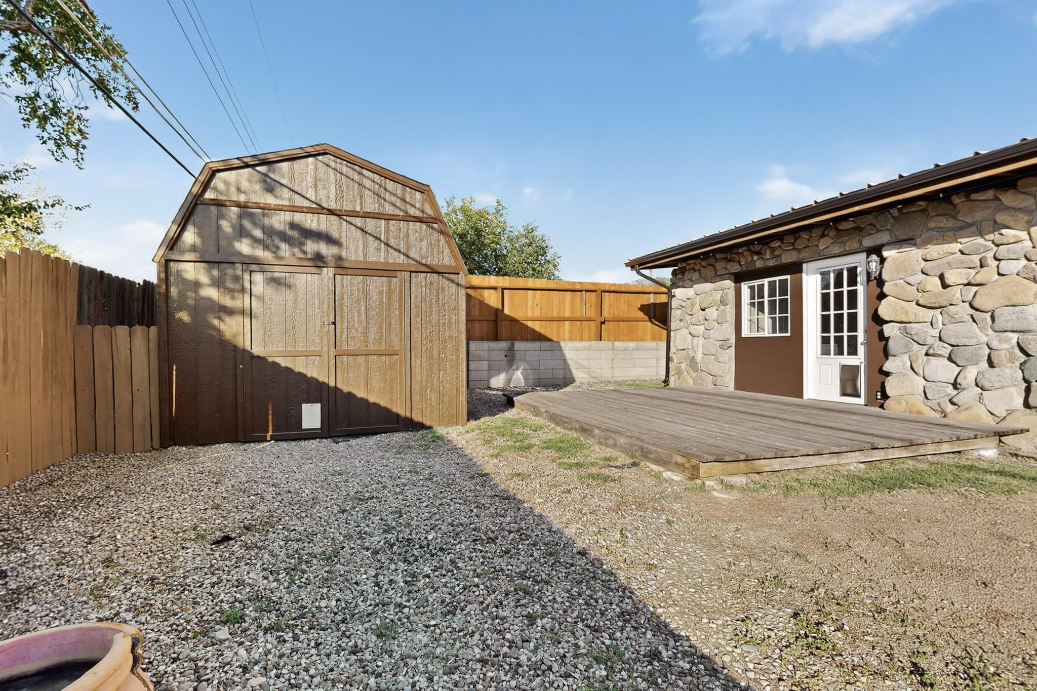 1011 CLAUDINE Street NE