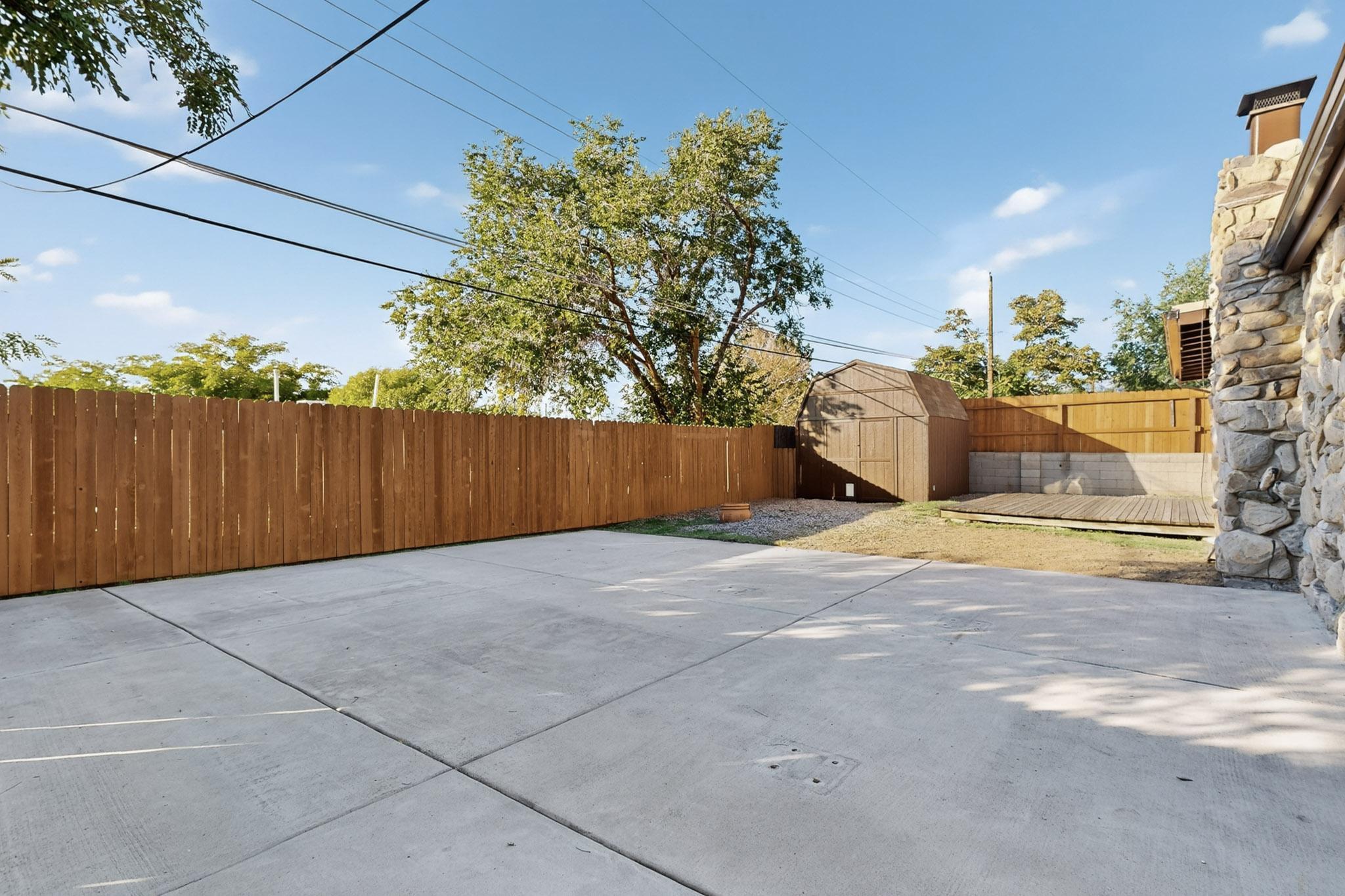 1011 CLAUDINE Street NE