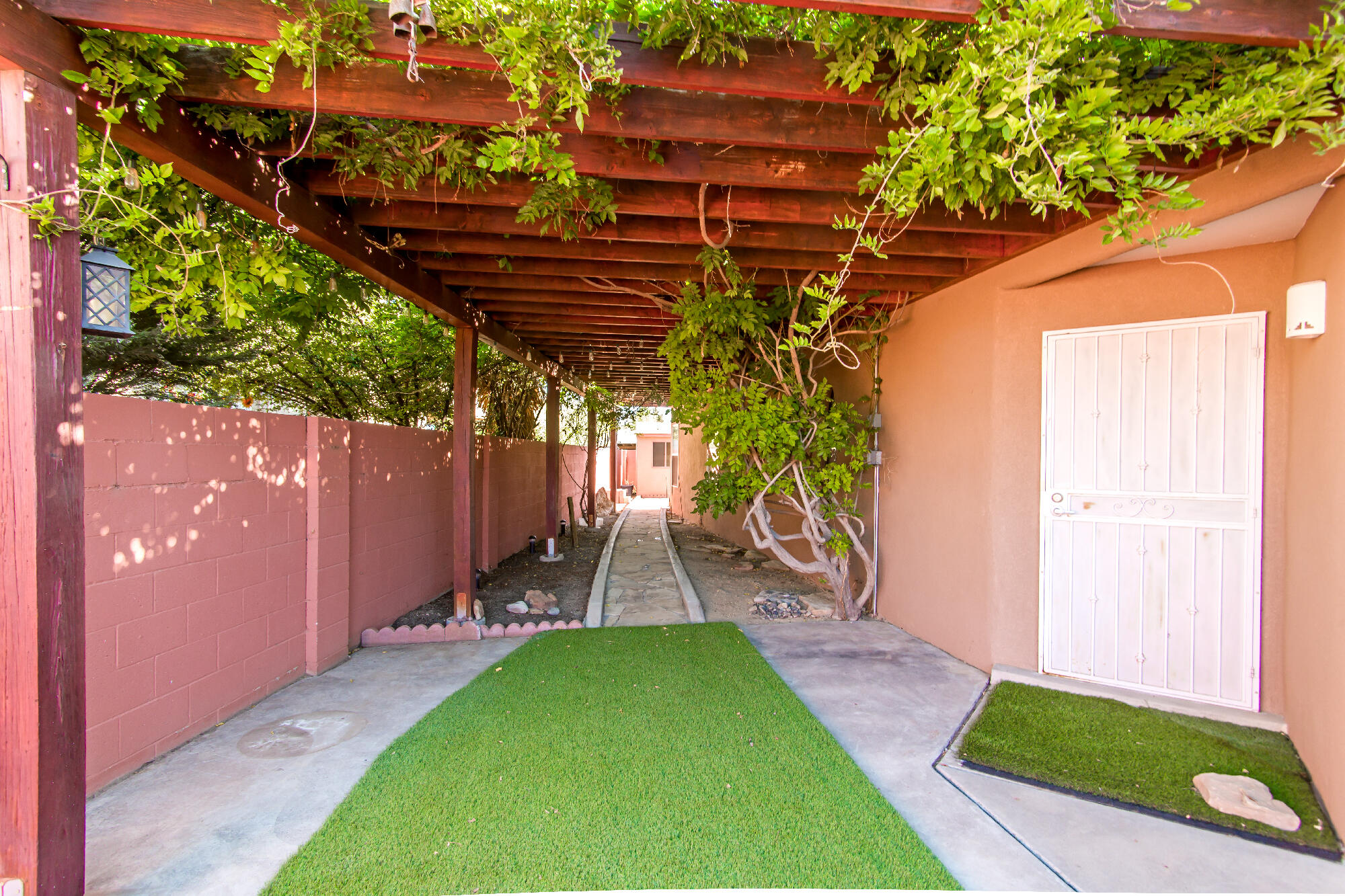 10120 ARROYO CREST Drive NW