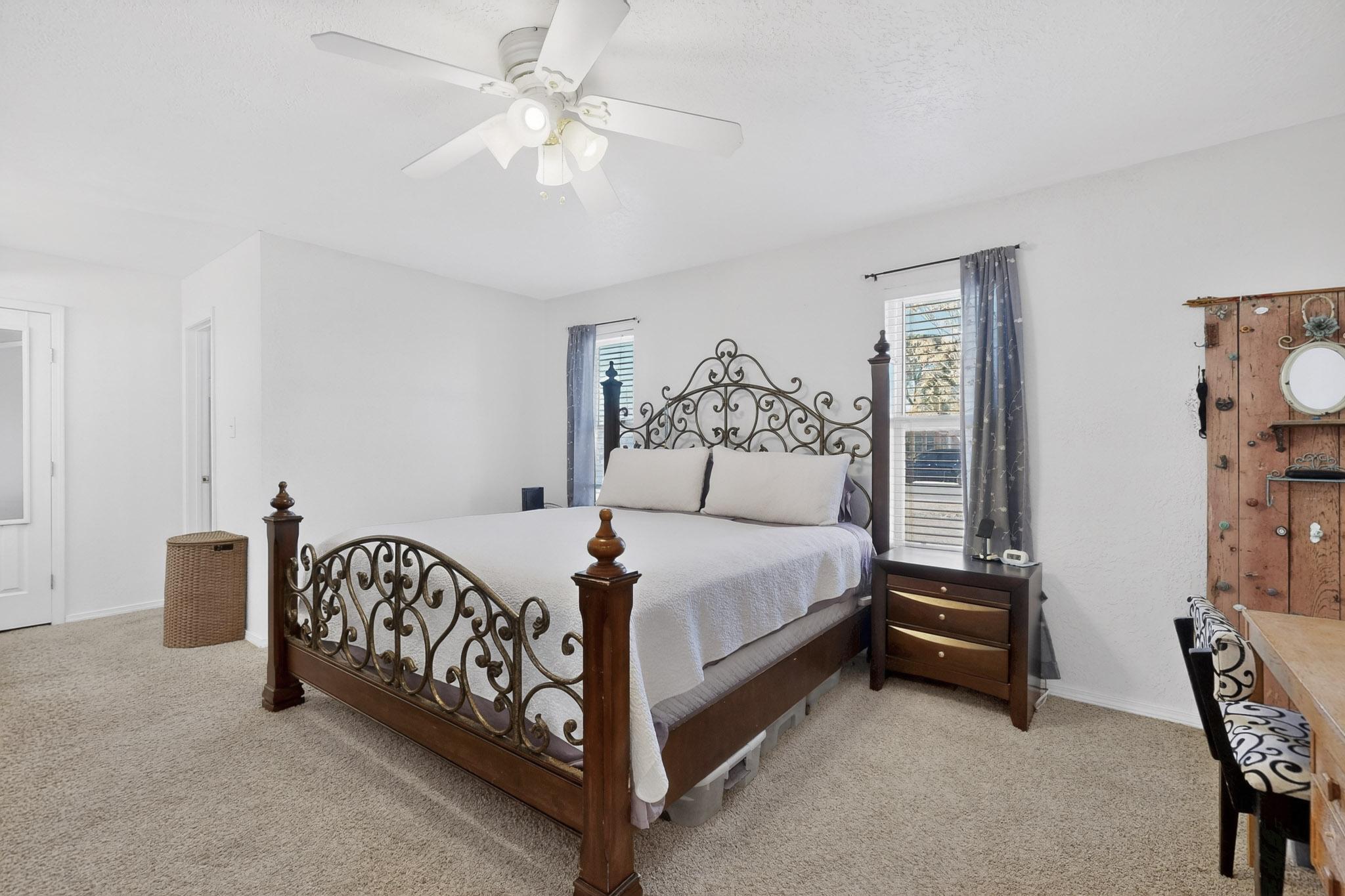 216 SPRING Drive SE