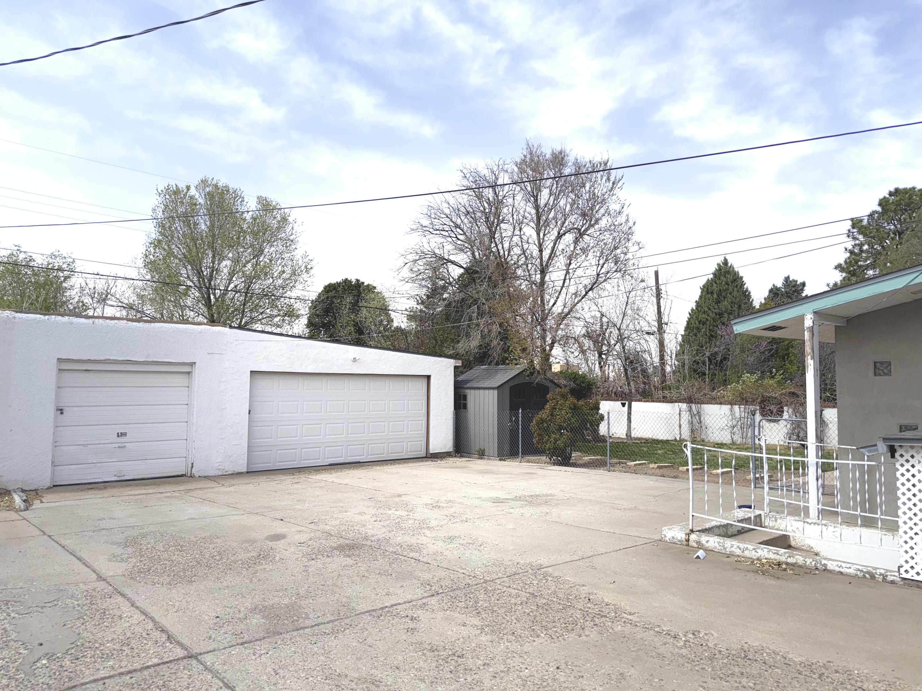 611 CARLISLE Boulevard SE