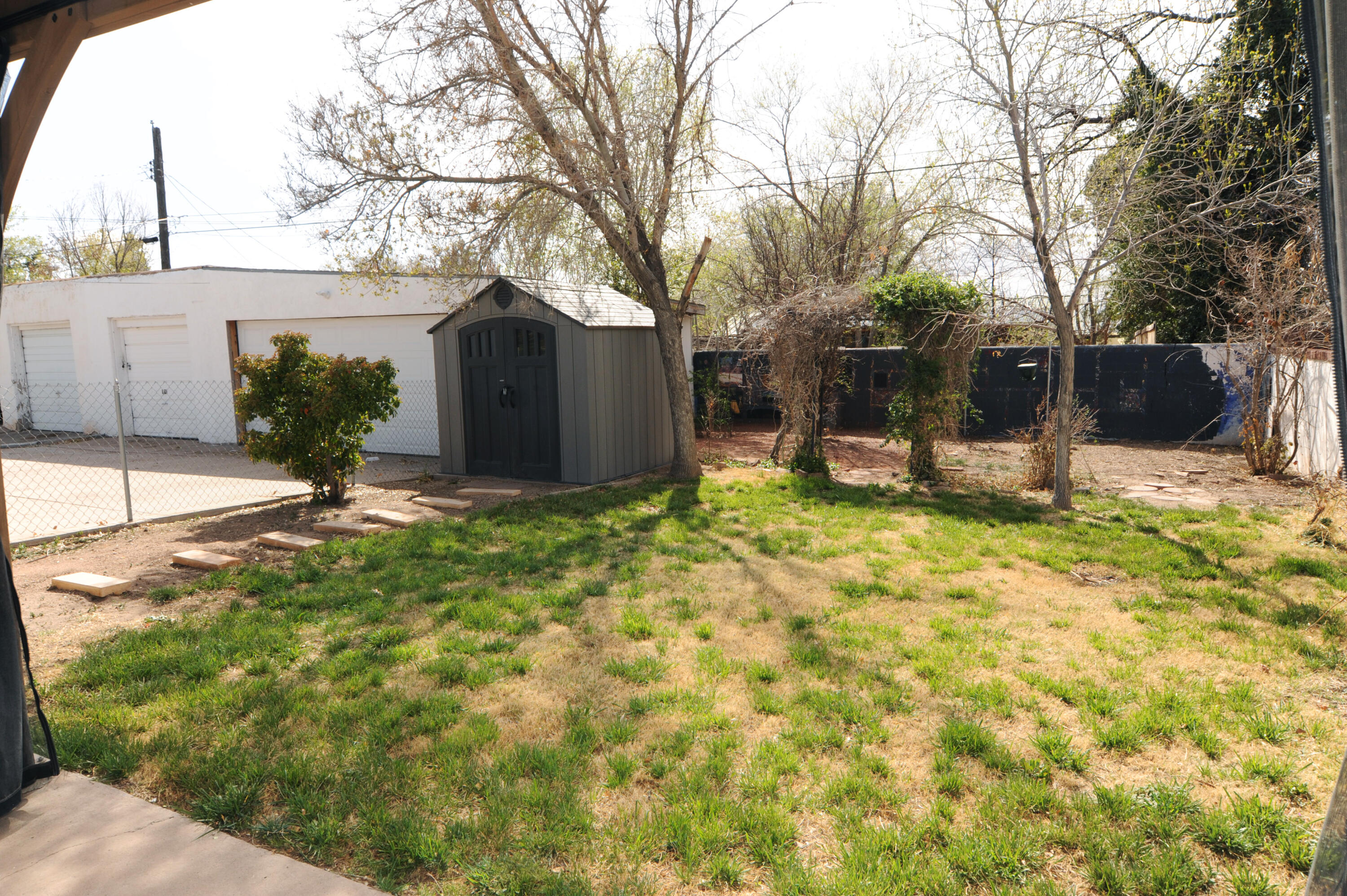 611 CARLISLE Boulevard SE