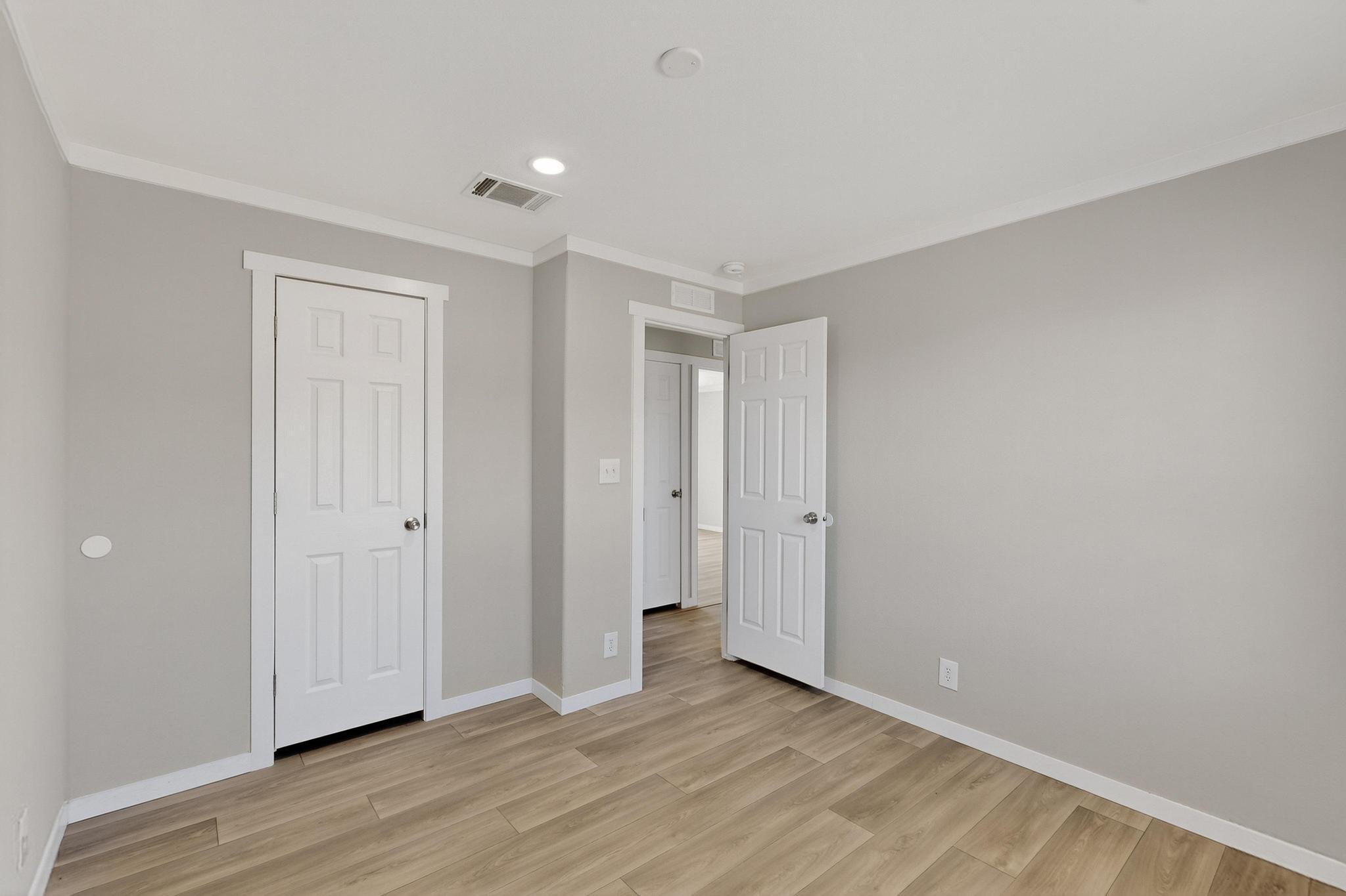 6 WALKER Court