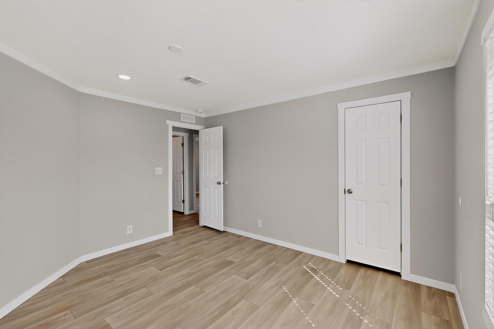 6 WALKER Court