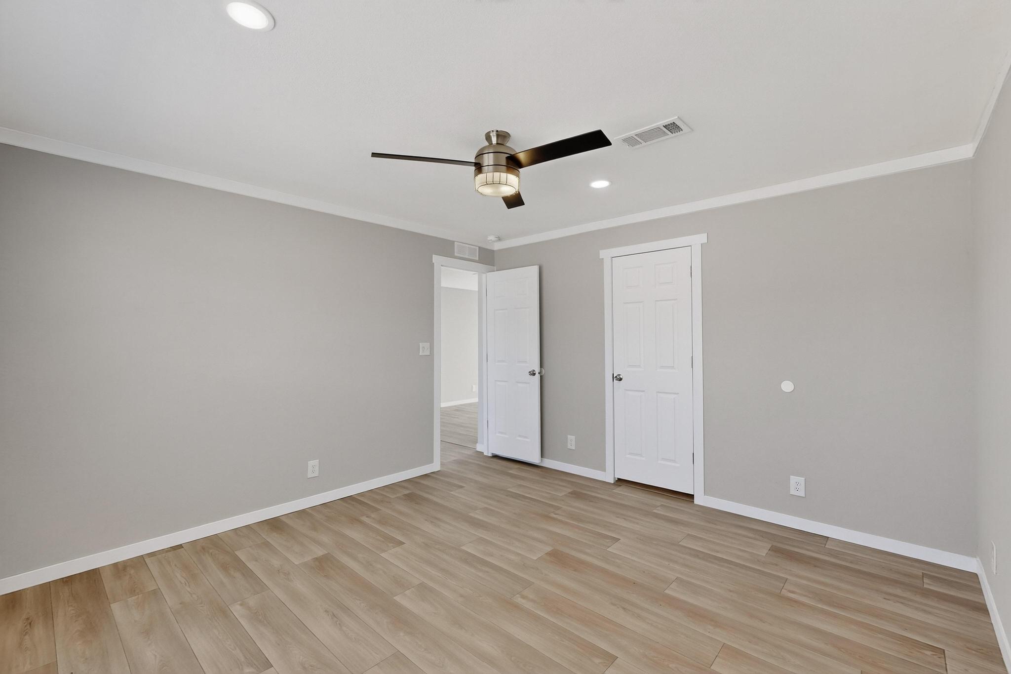 6 WALKER Court