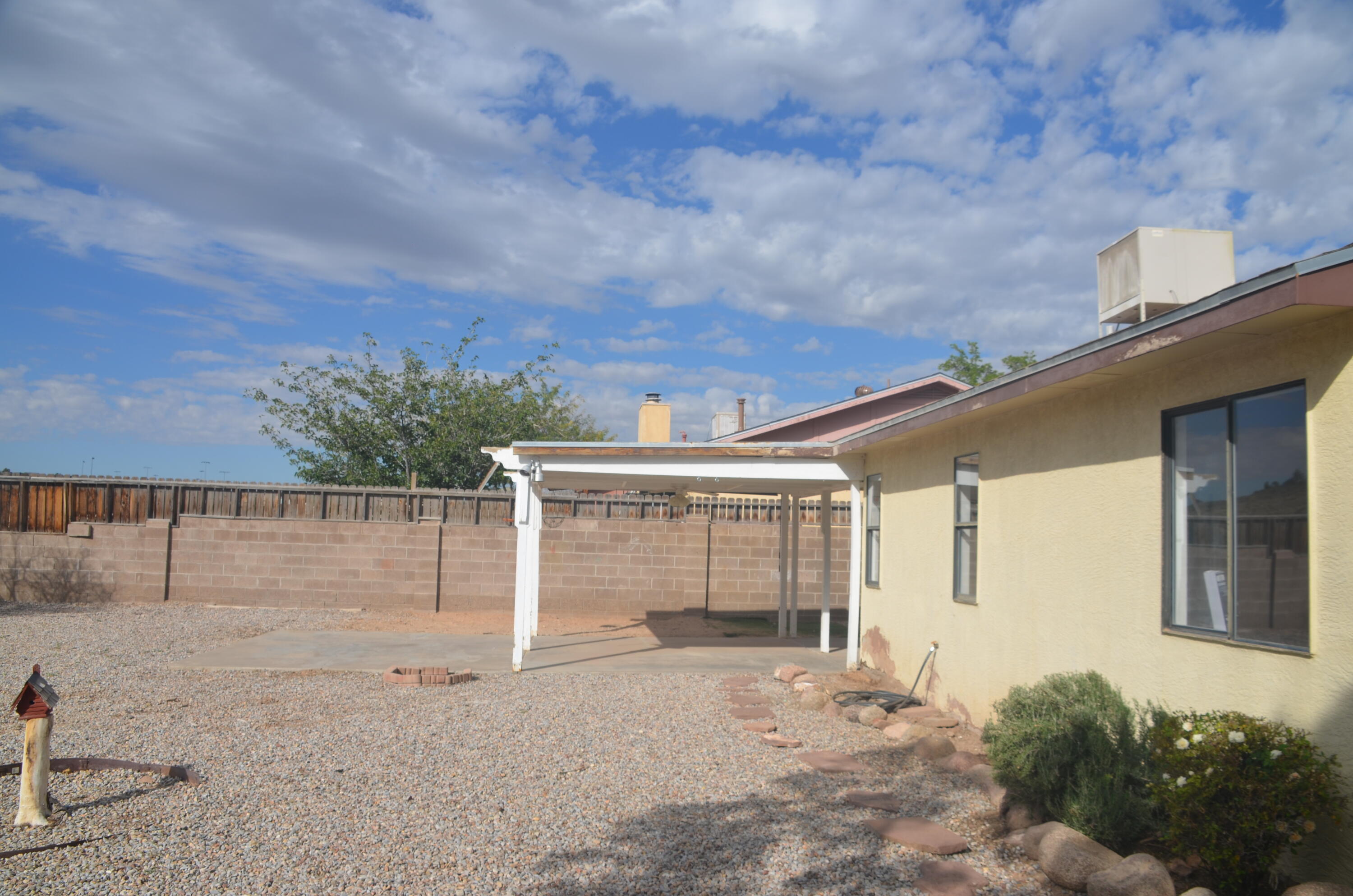 225 PUMICE Loop NE
