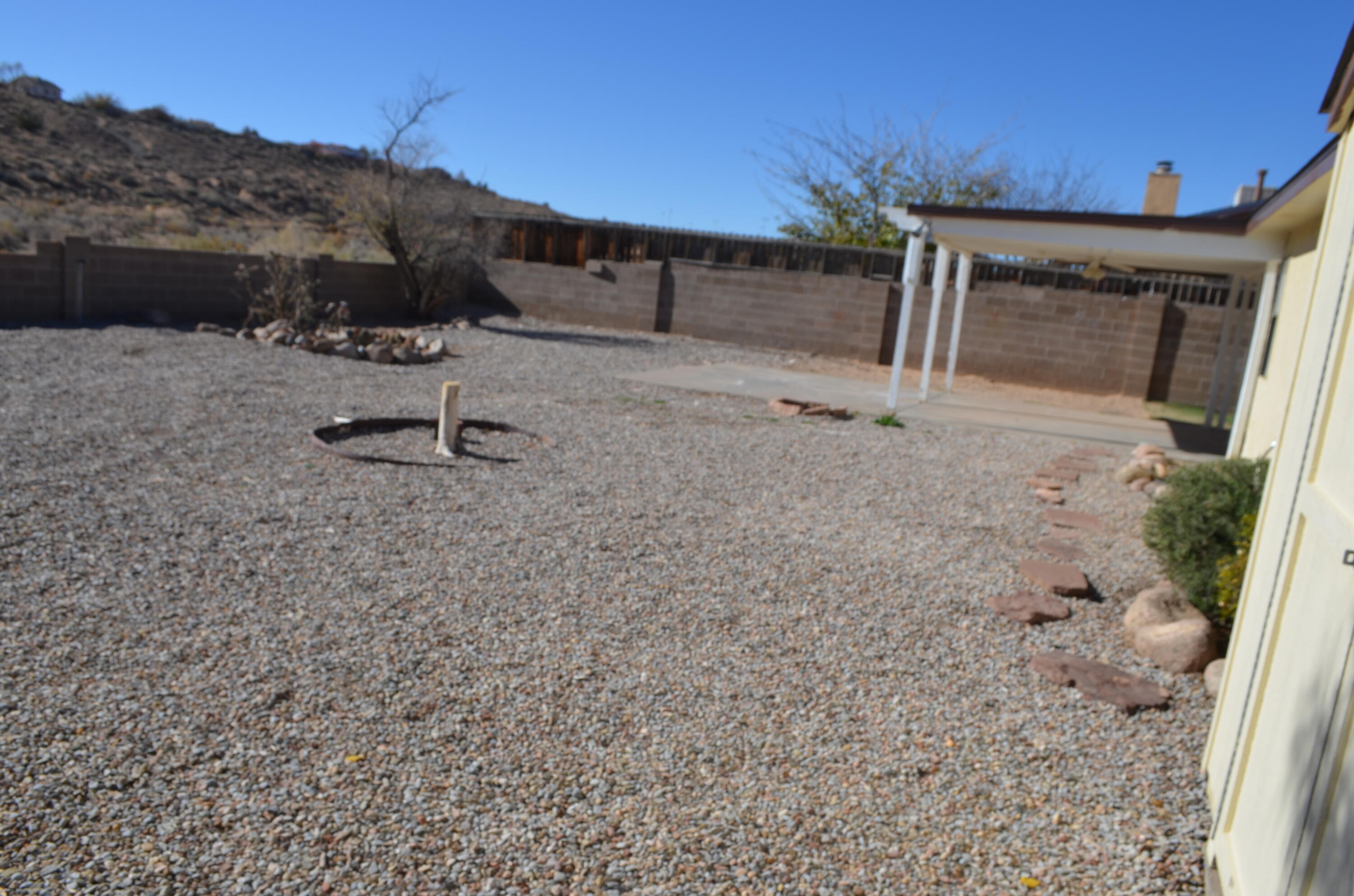 225 PUMICE Loop NE