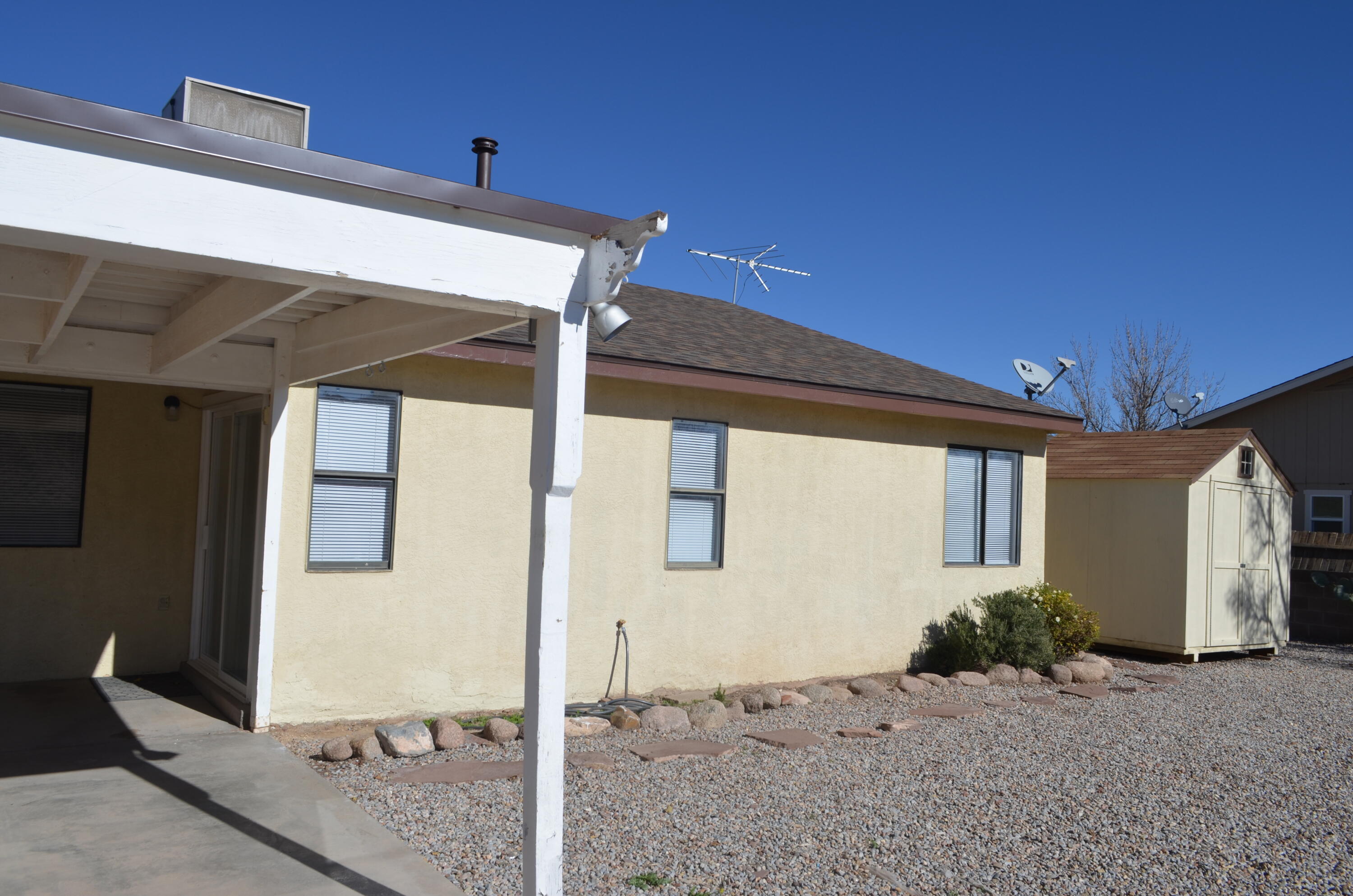 225 PUMICE Loop NE