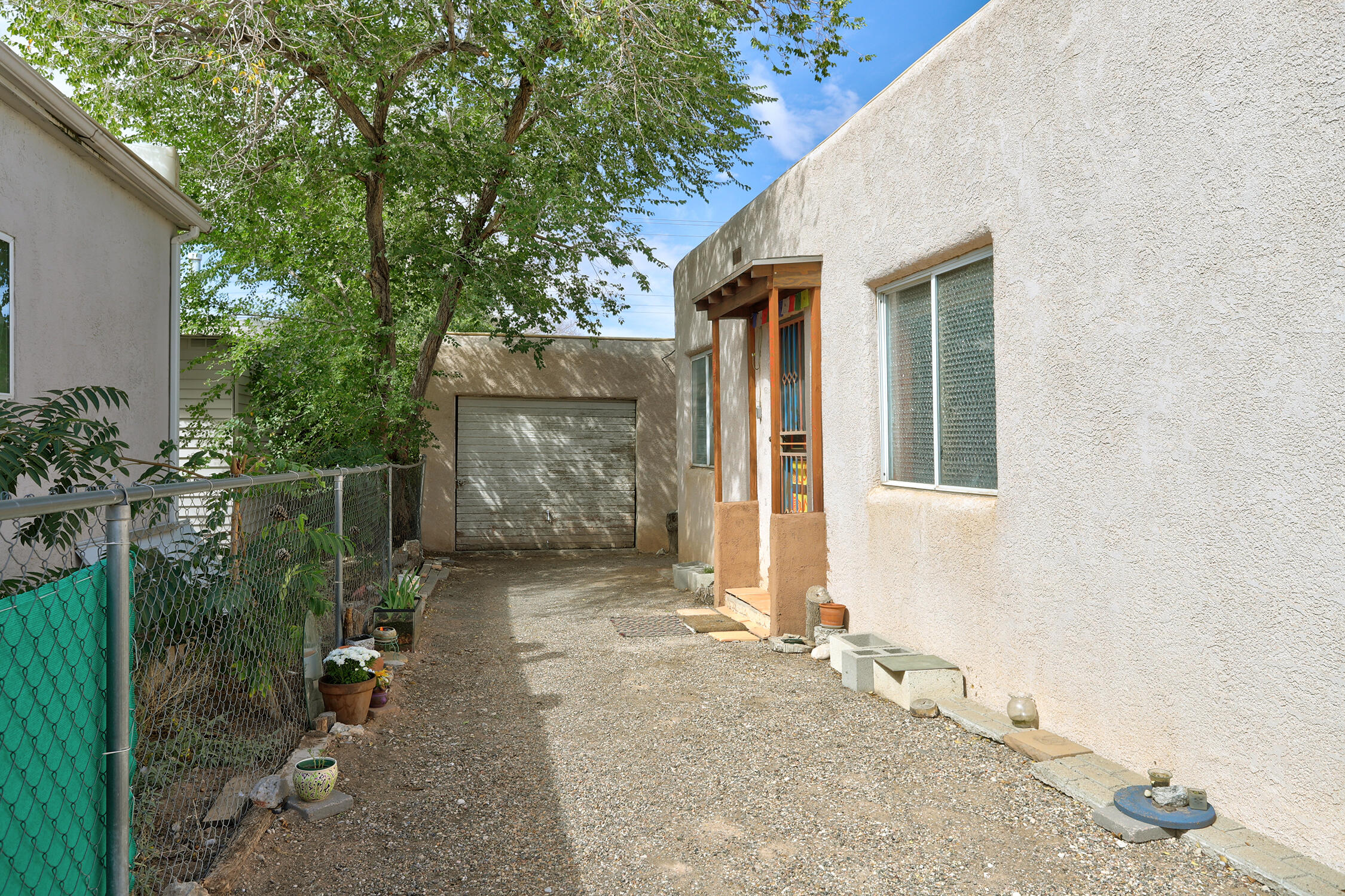 335 ALCAZAR Street NE