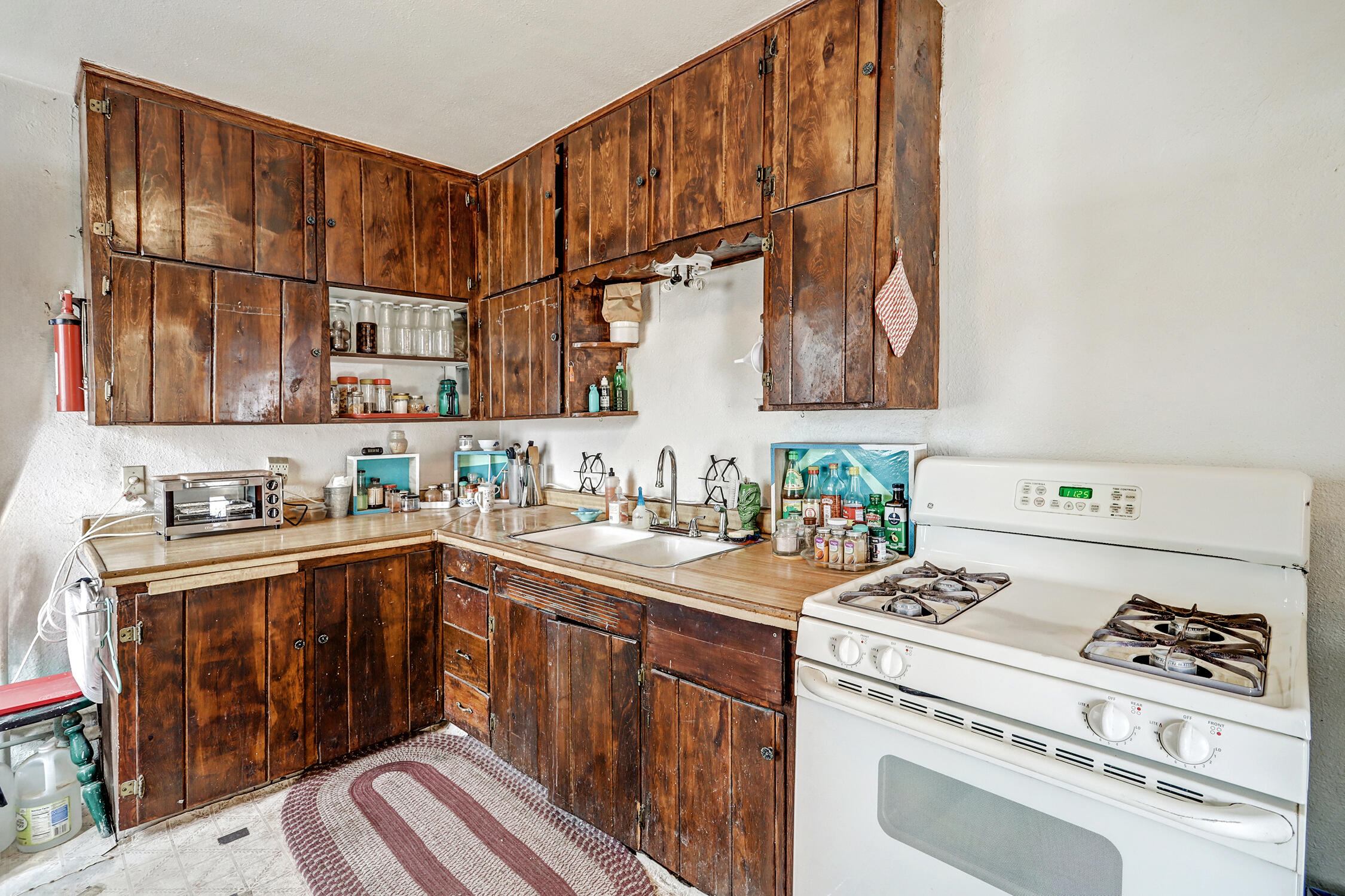 335 ALCAZAR Street NE