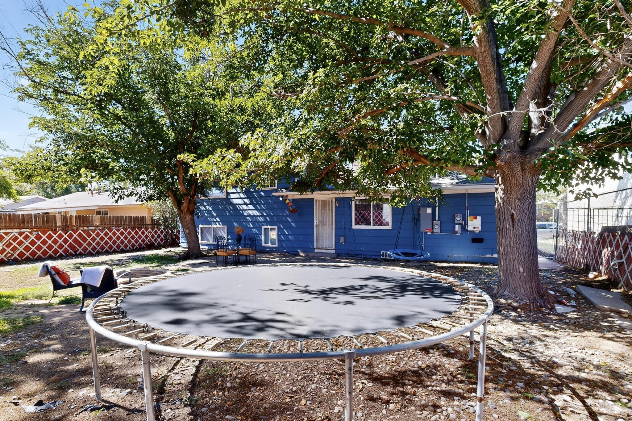 2904 June Street NE