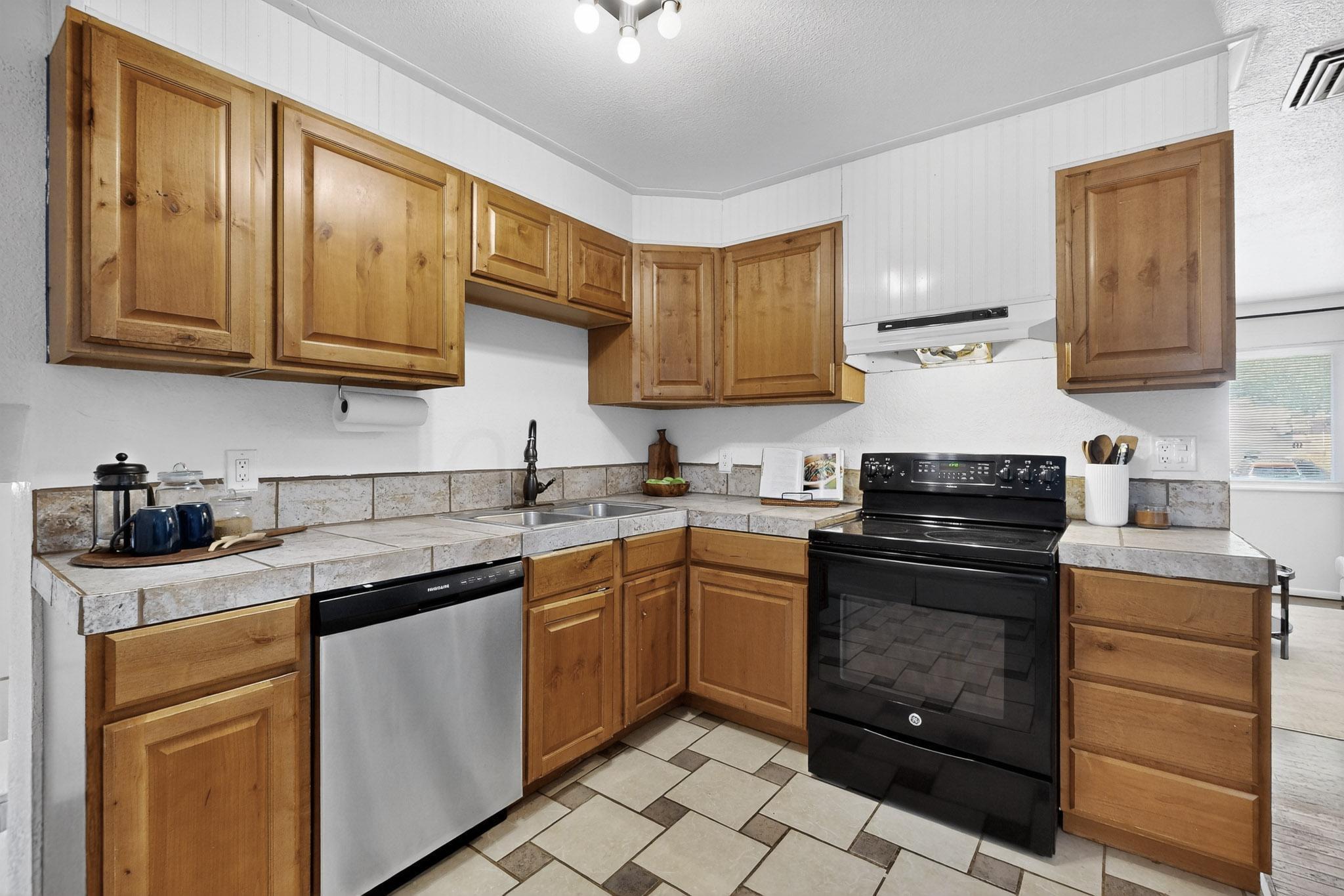 2904 June Street NE