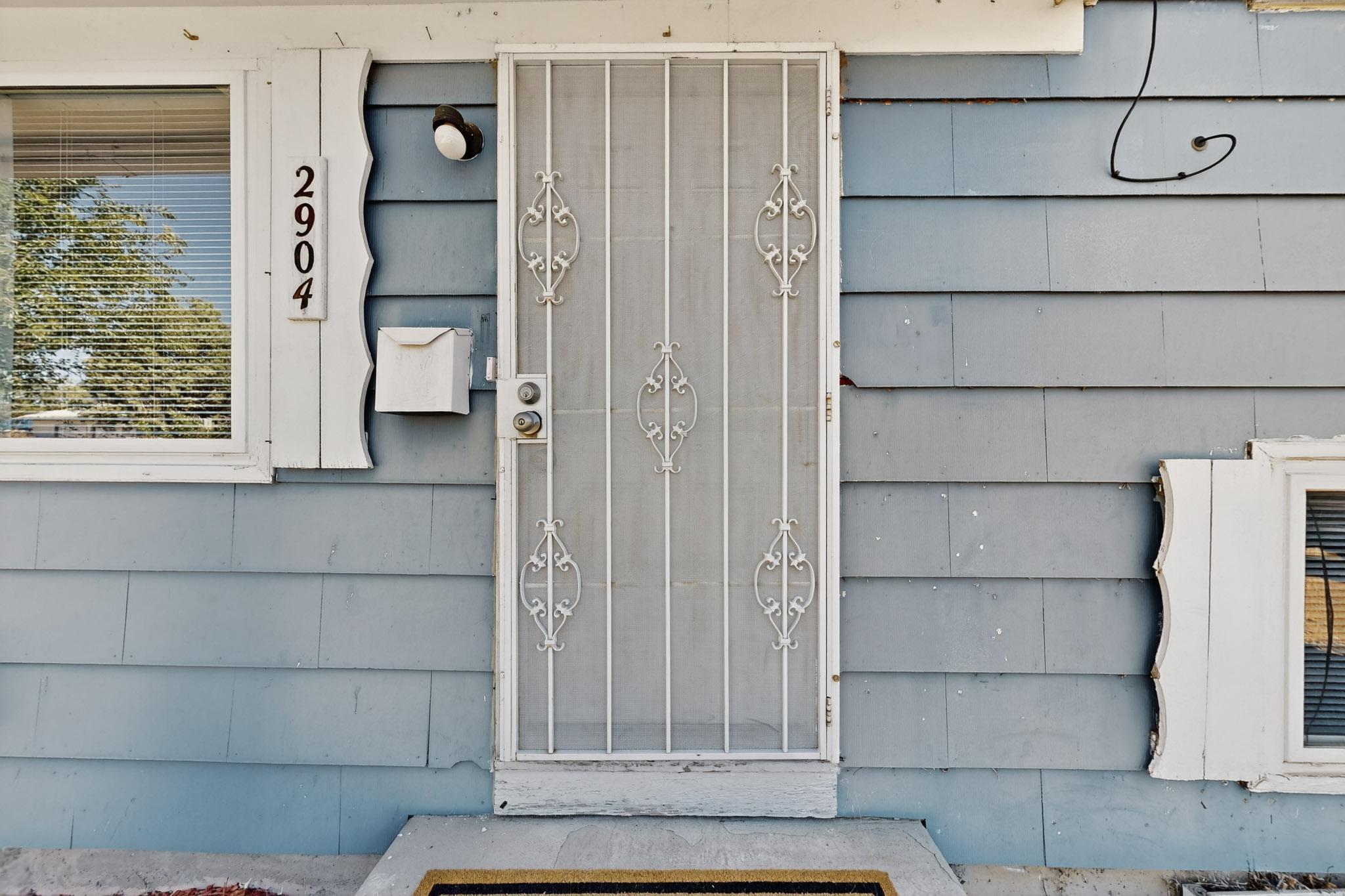 2904 June Street NE