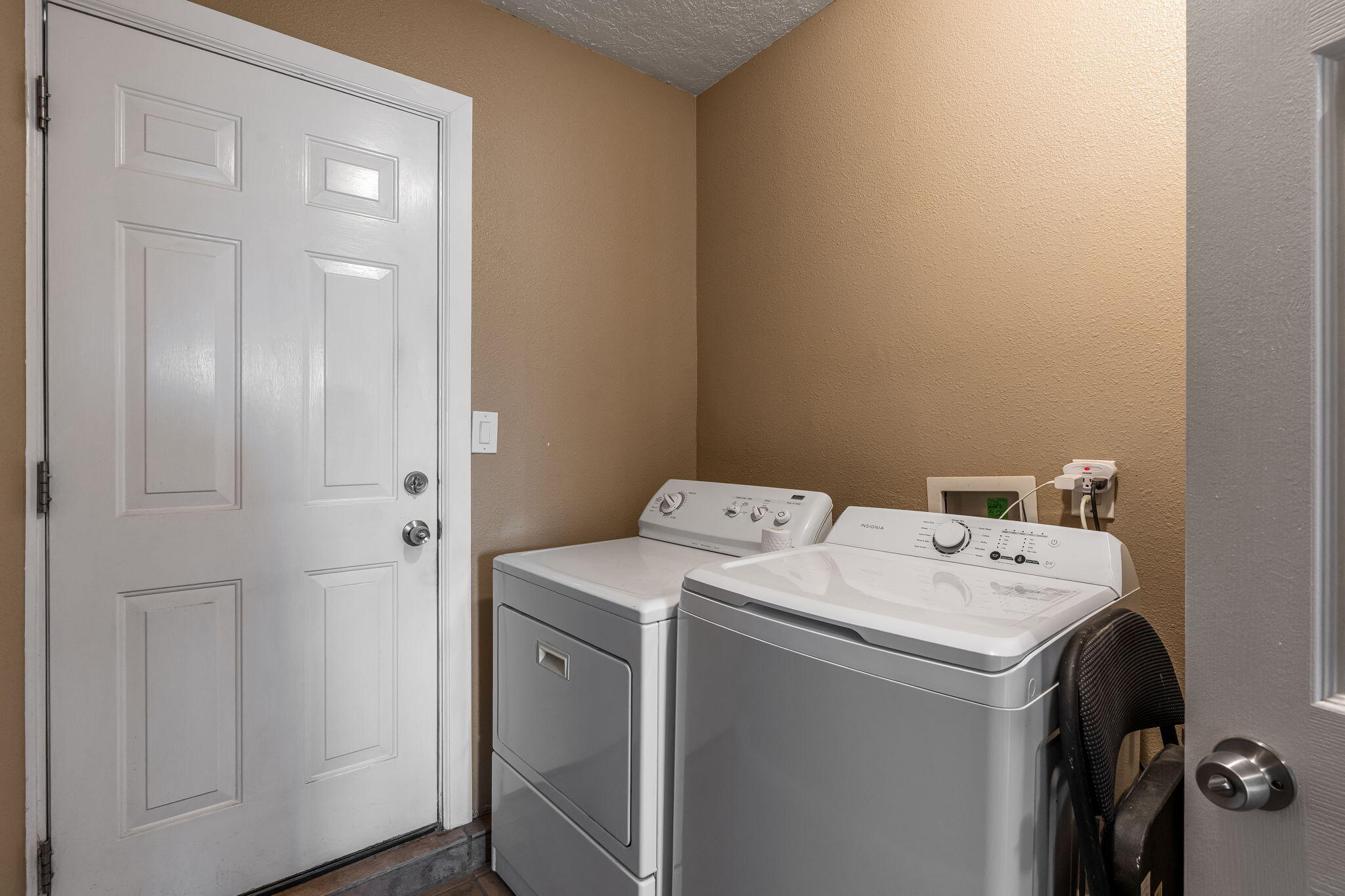 483 PECOS Loop SE