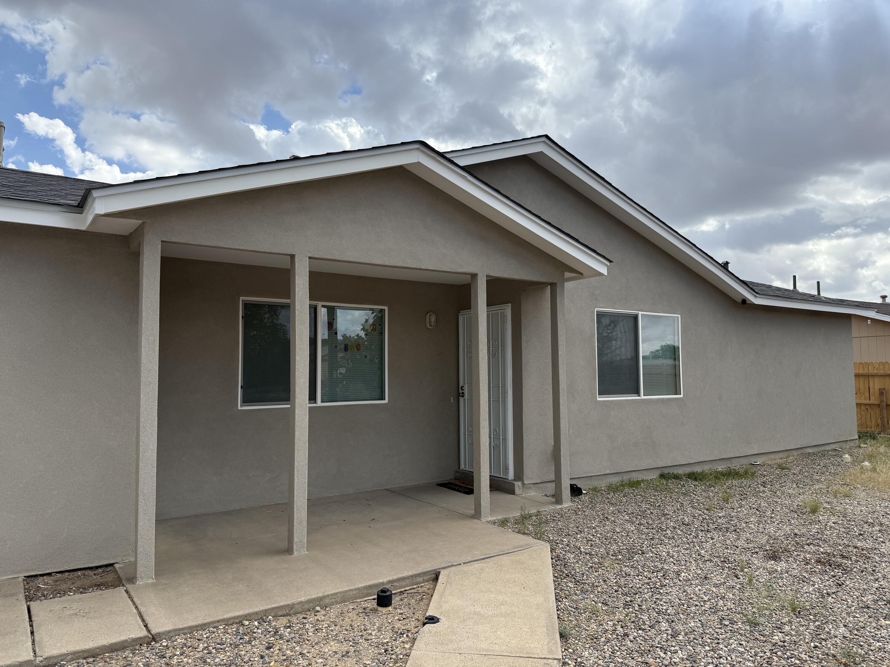 483 PECOS Loop SE