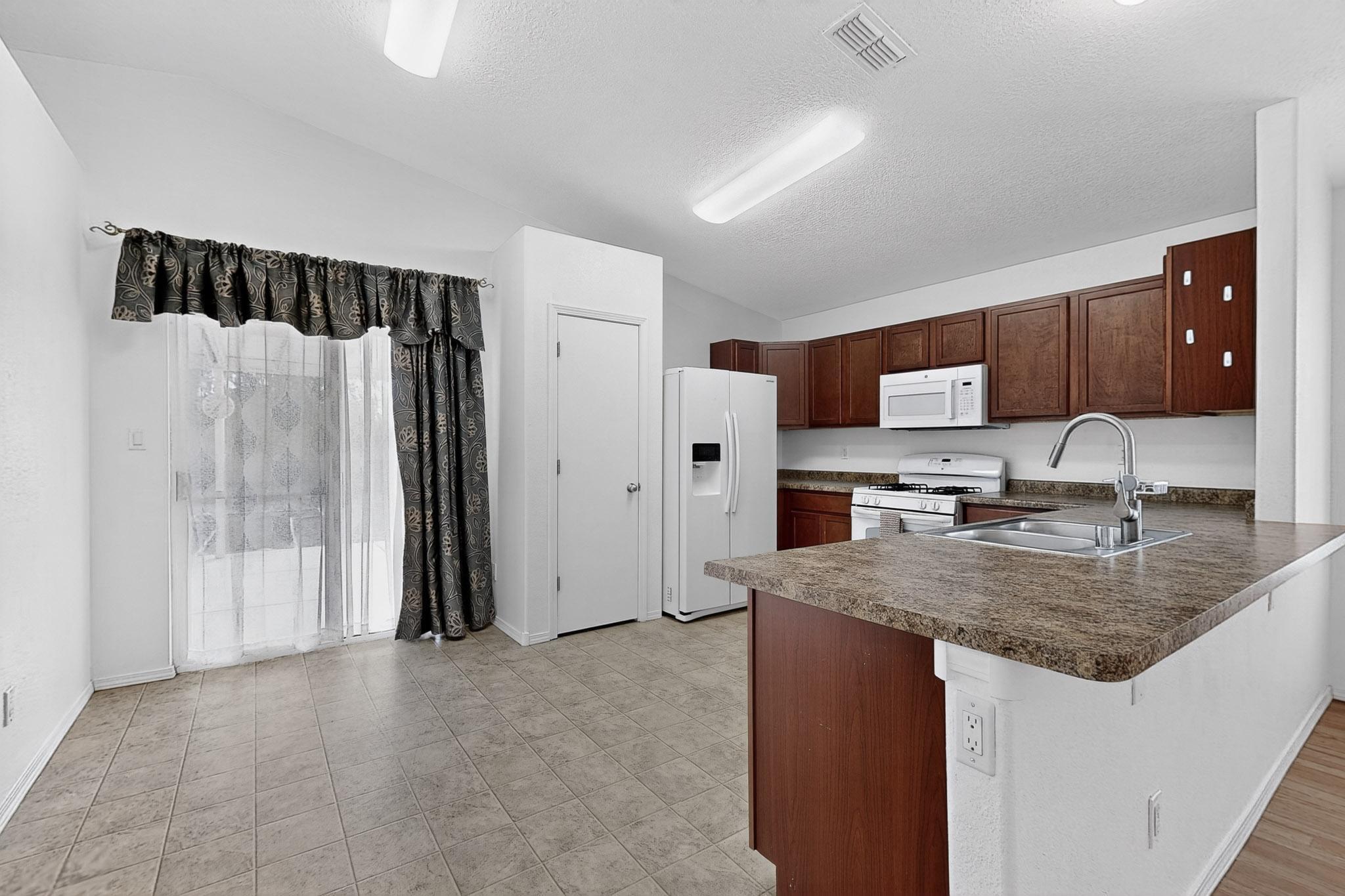 134 OAKWOOD Court SW