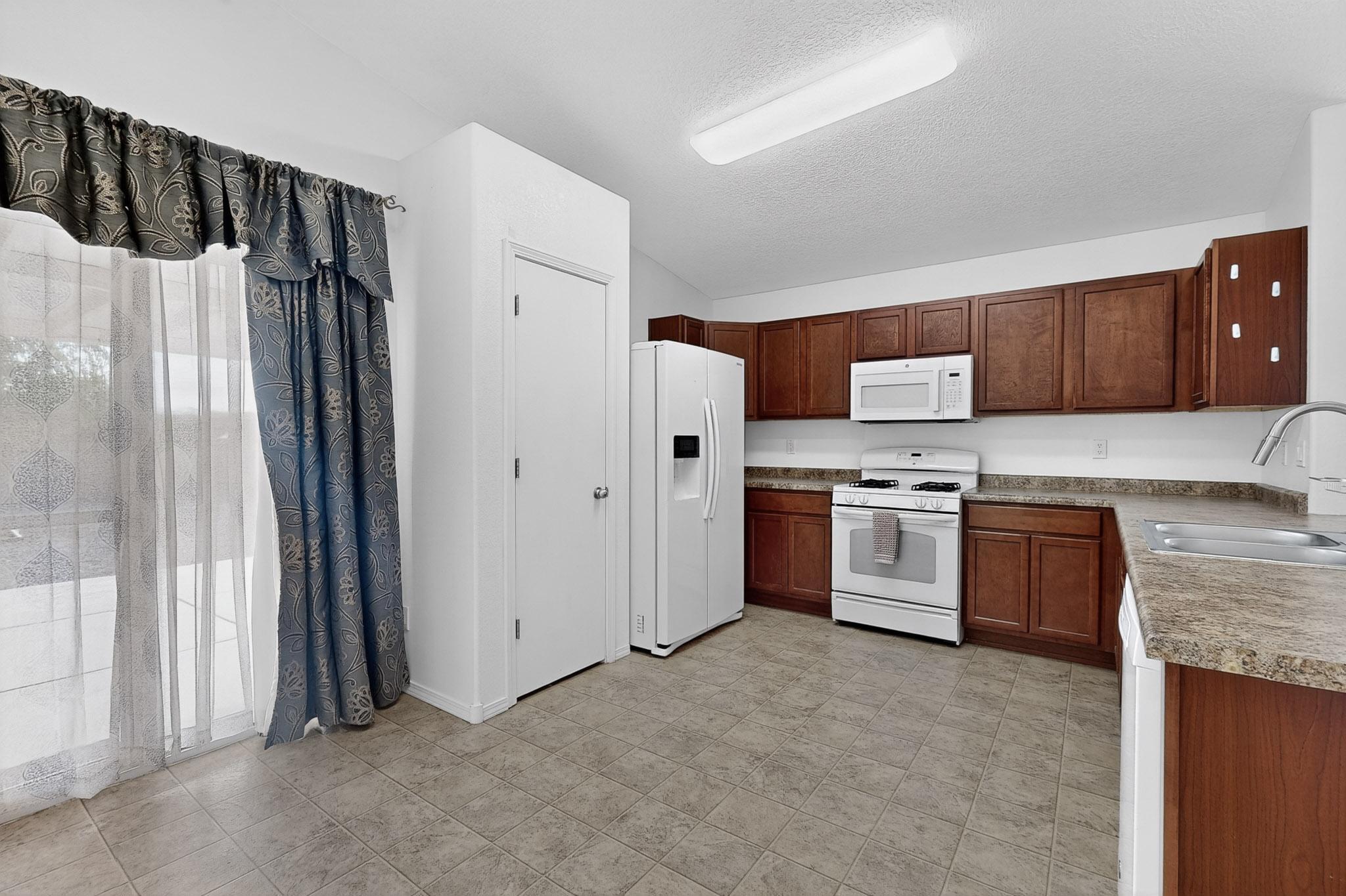 134 OAKWOOD Court SW