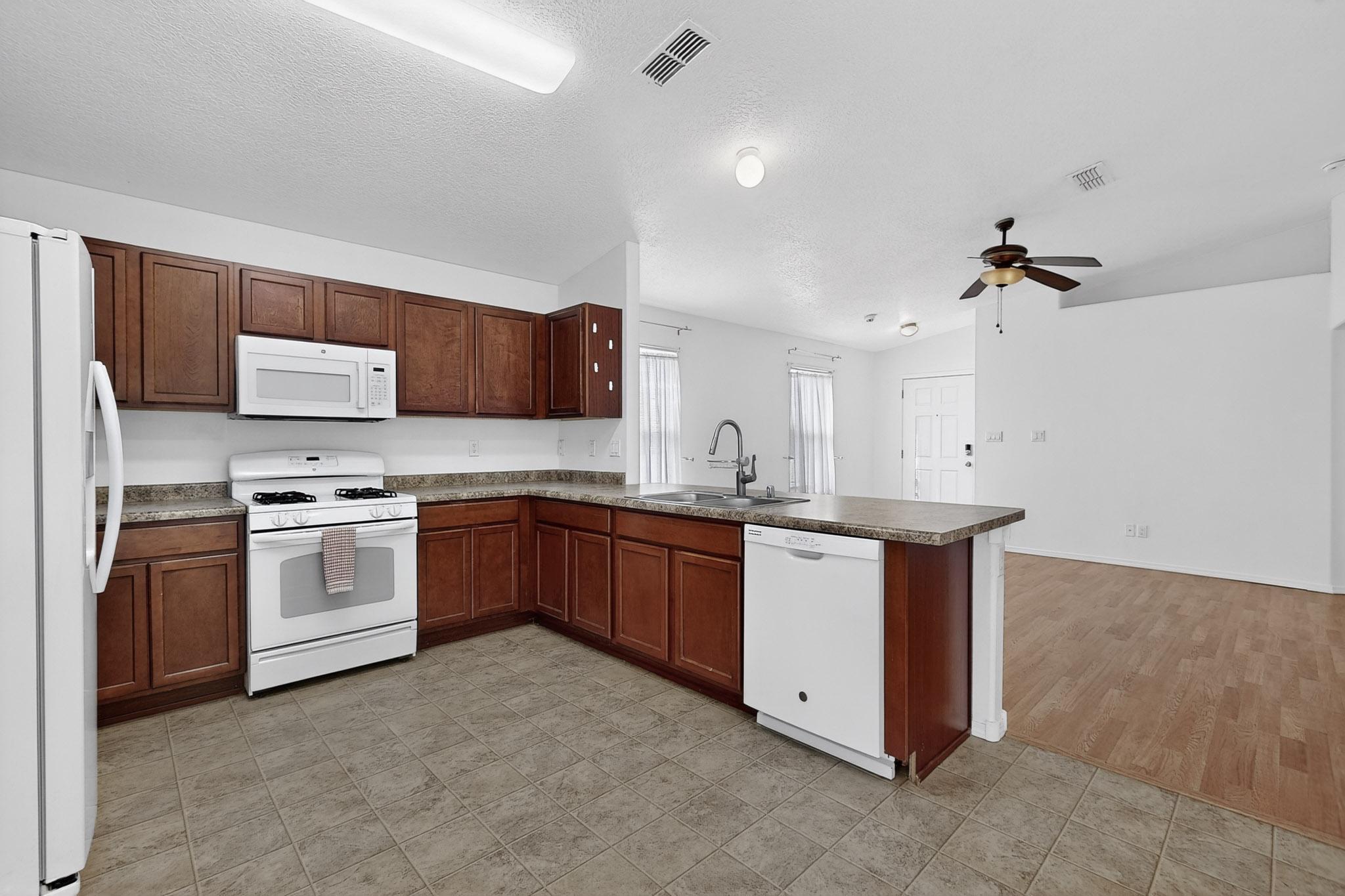 134 OAKWOOD Court SW