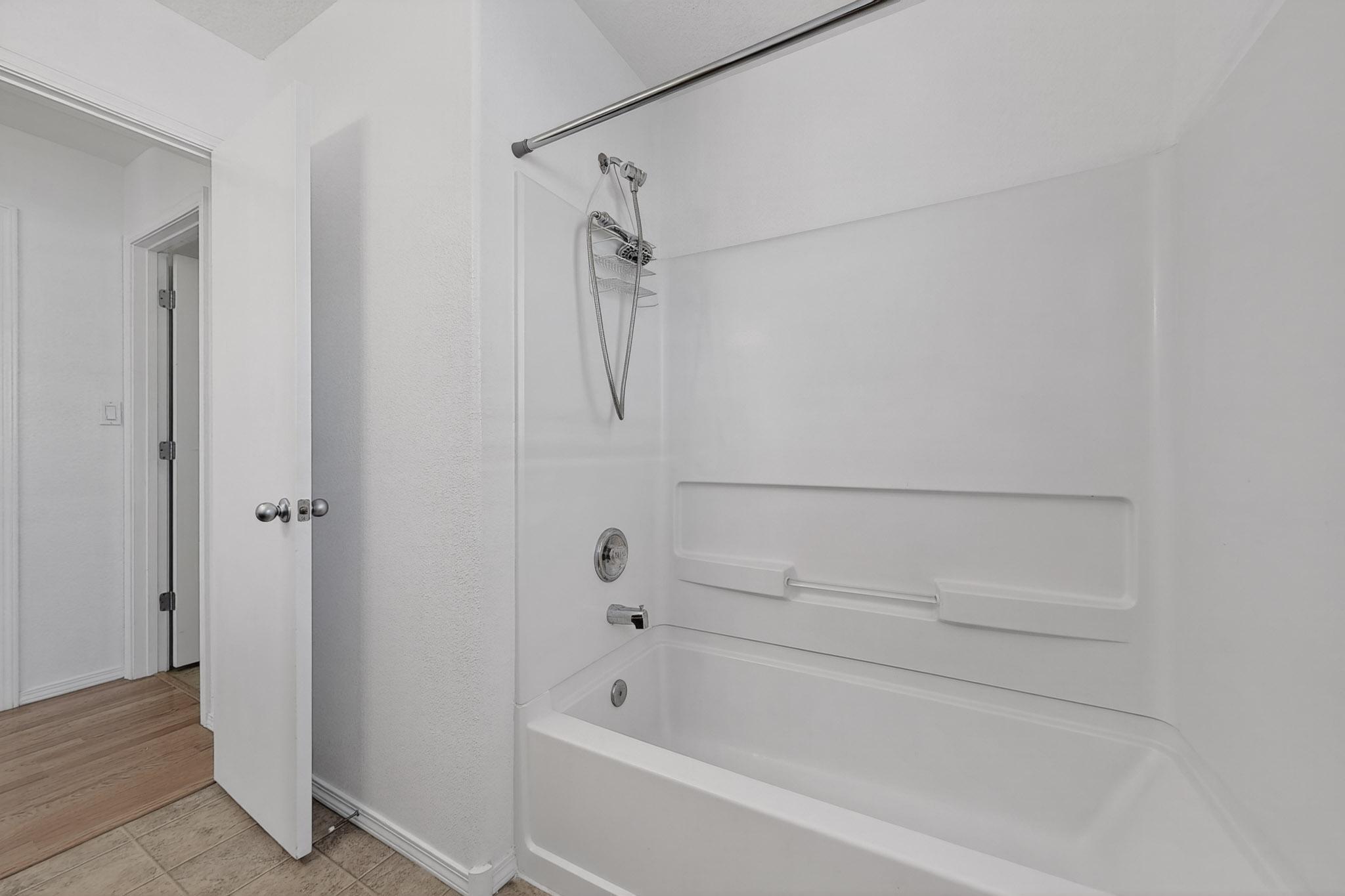 134 OAKWOOD Court SW