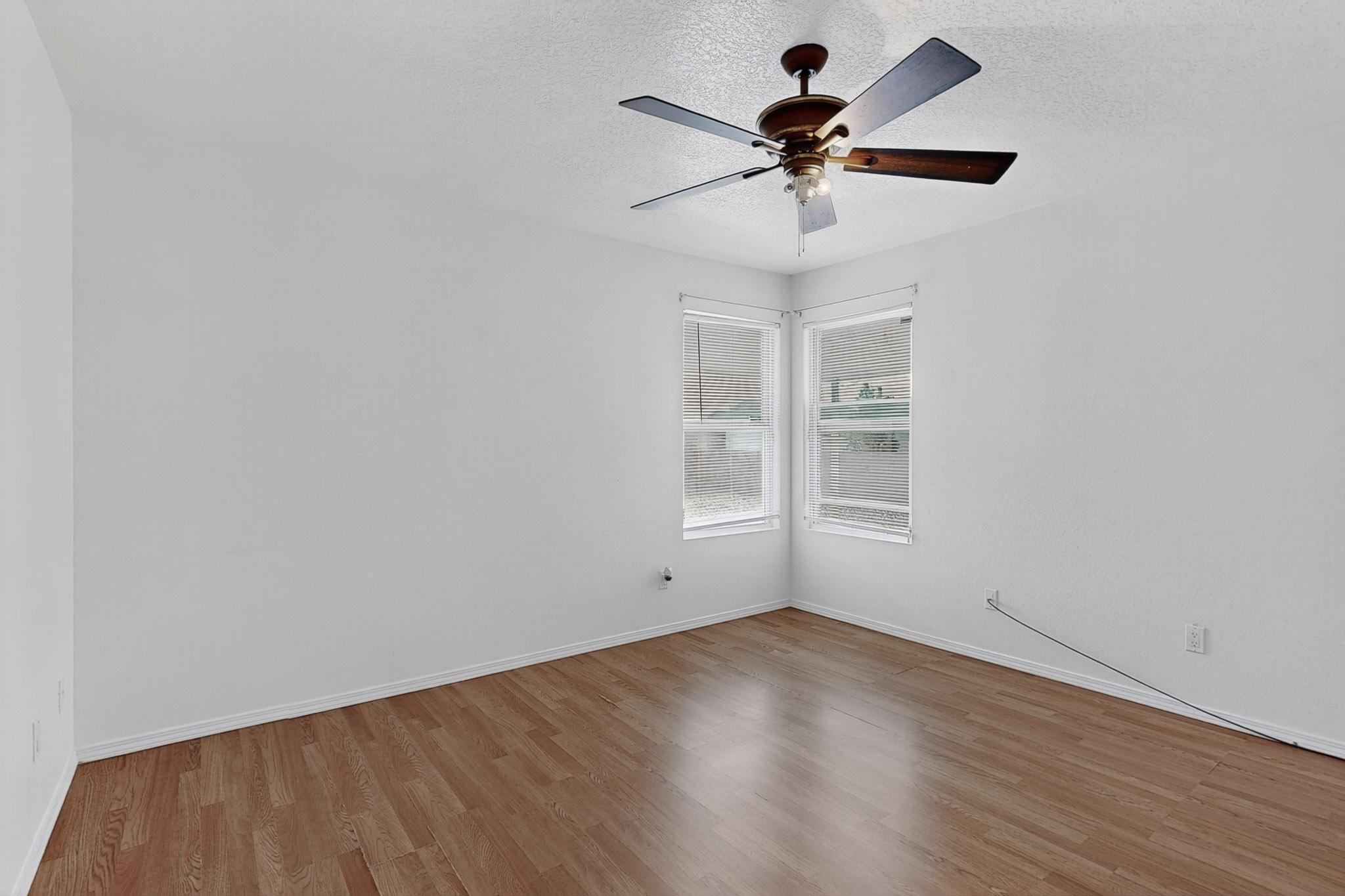 134 OAKWOOD Court SW